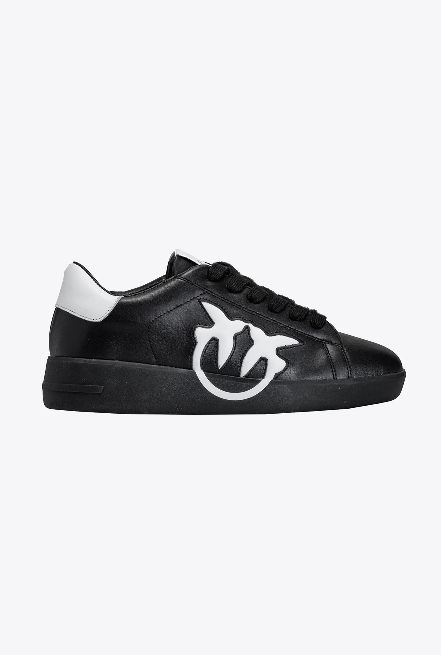 Flat sneakers with logo