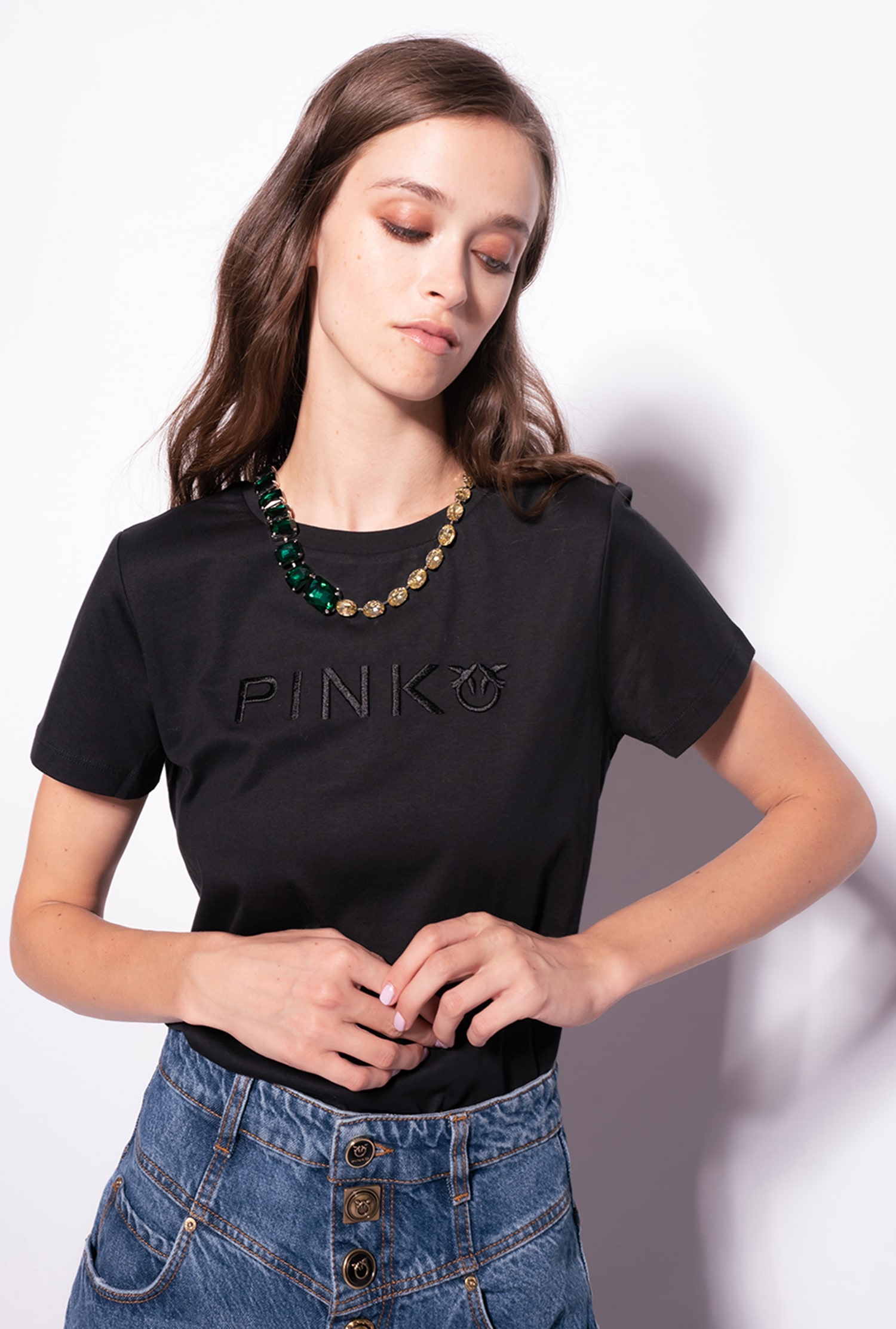 T-shirt with jewel necklace