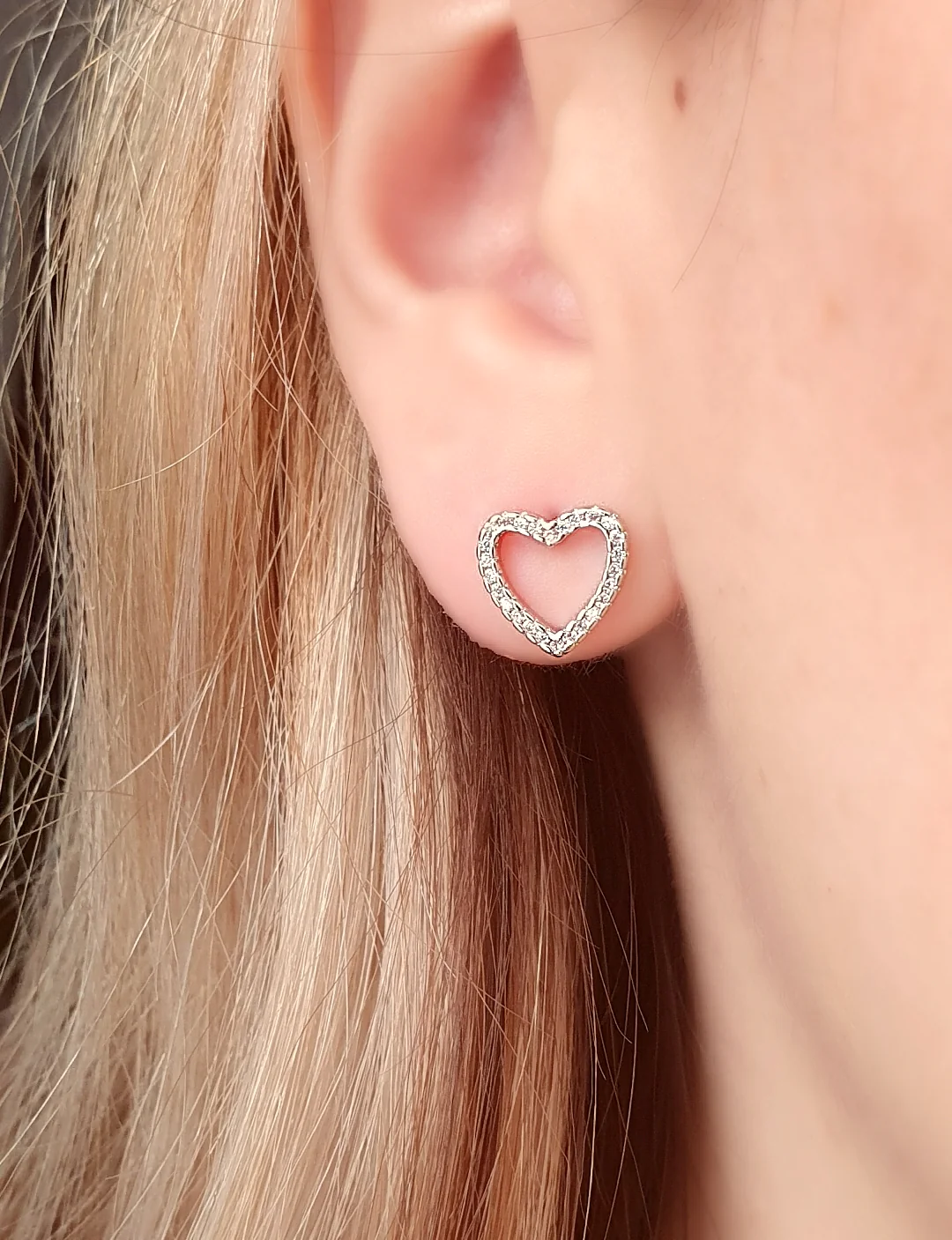 Studs Corazon zirconia plateado