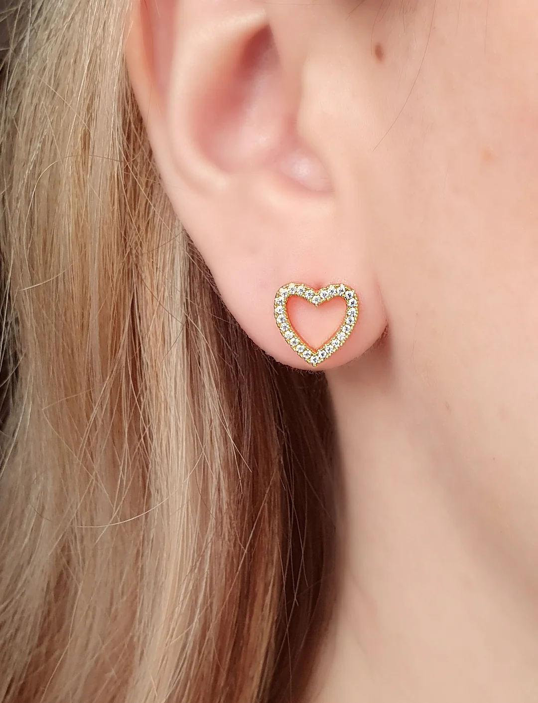 Studs Corazon zirconia dorado