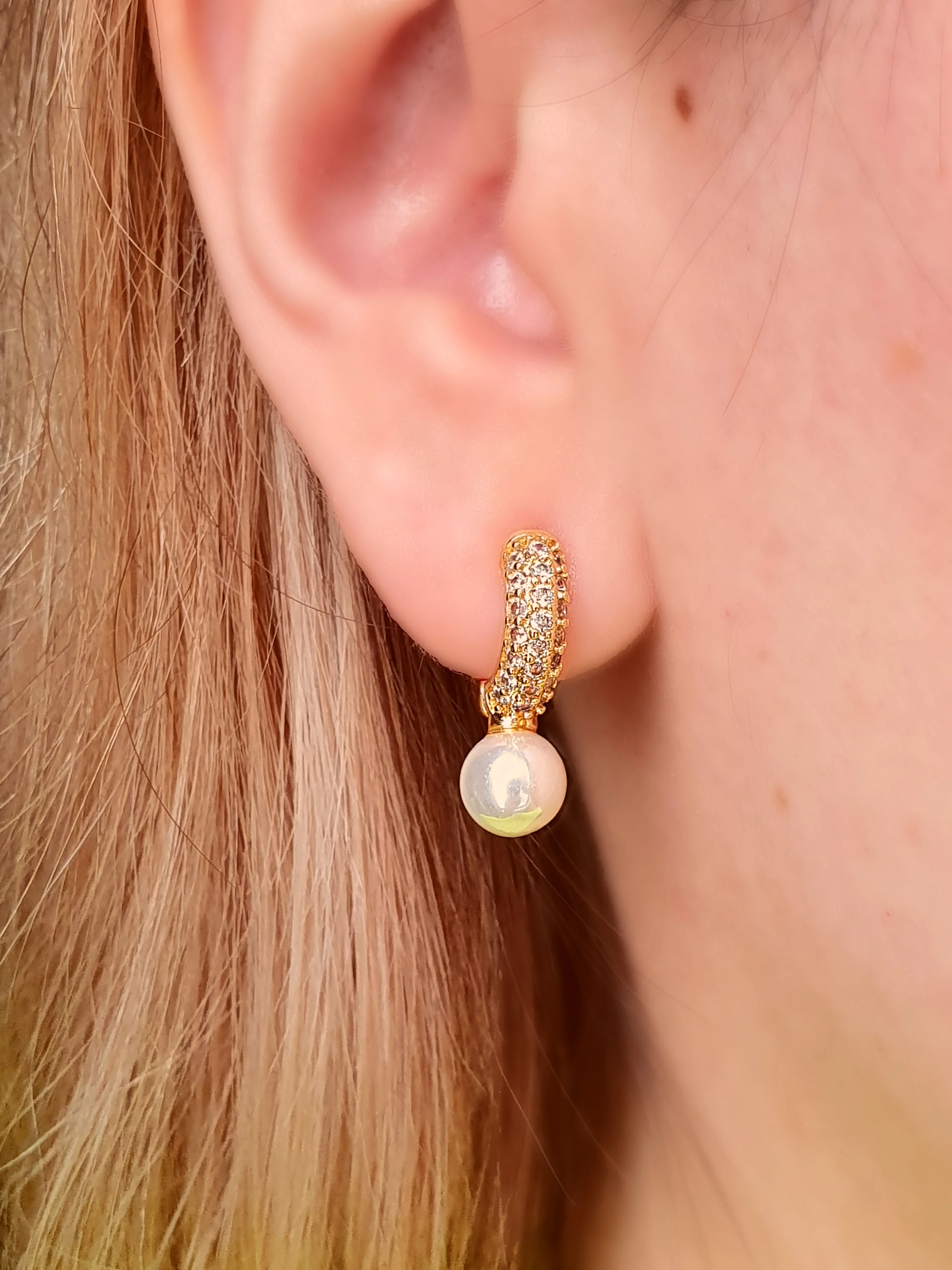 Huggies perla con zirconia