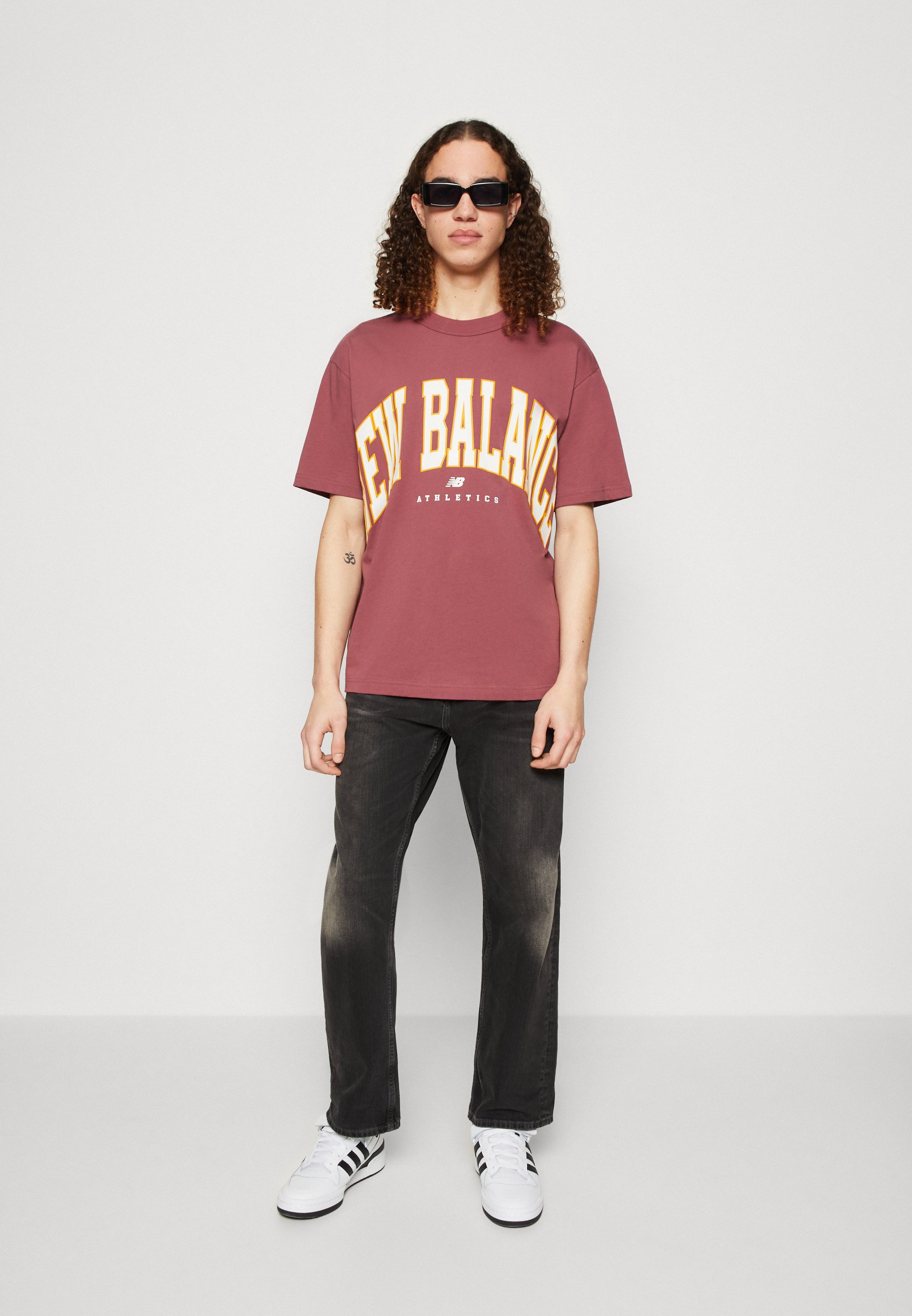 NB ATHLETICS WARPED CLASSICS UNISEX - Print T-shirt - wad/bordeaux