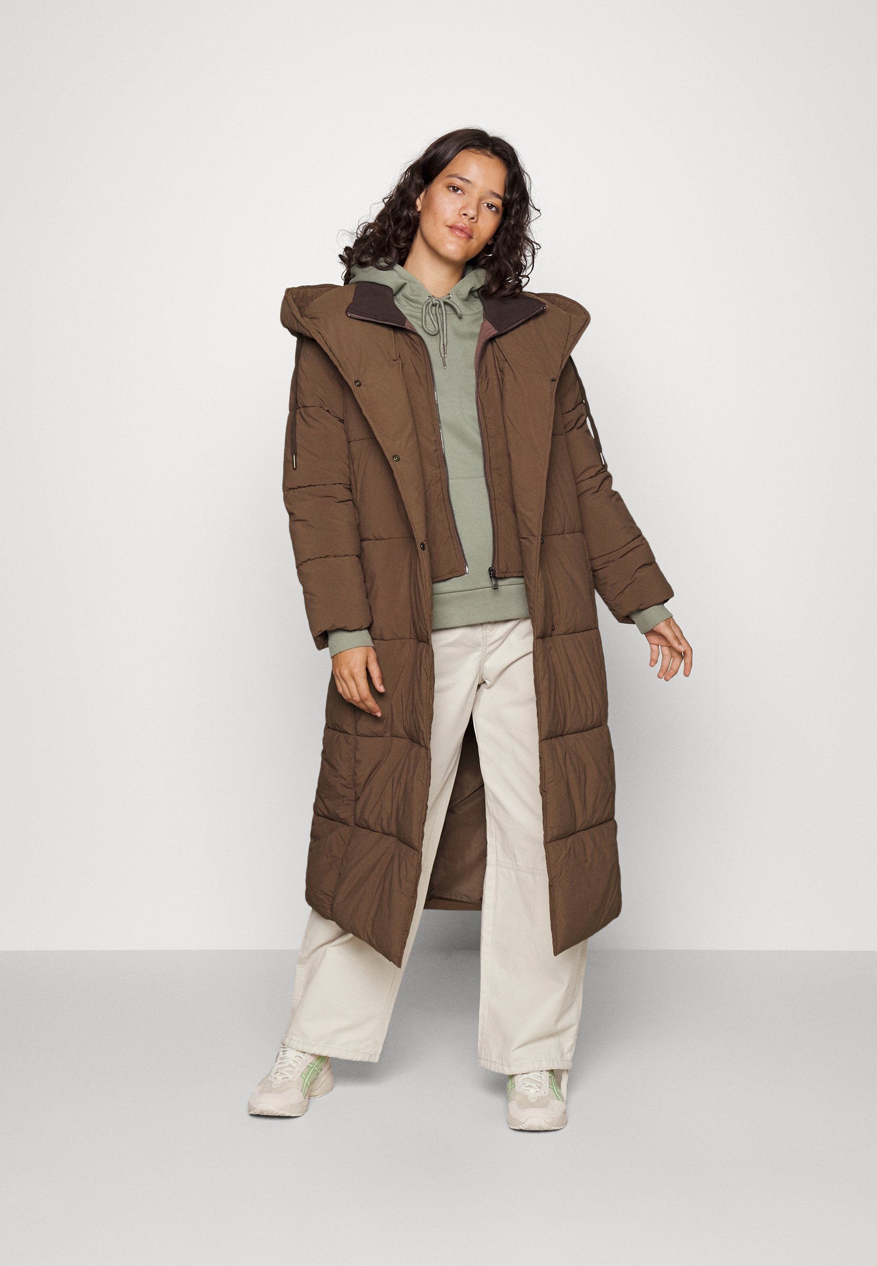 ONLY ONLHAILEY PUFFER COAT - Winter coat - brown