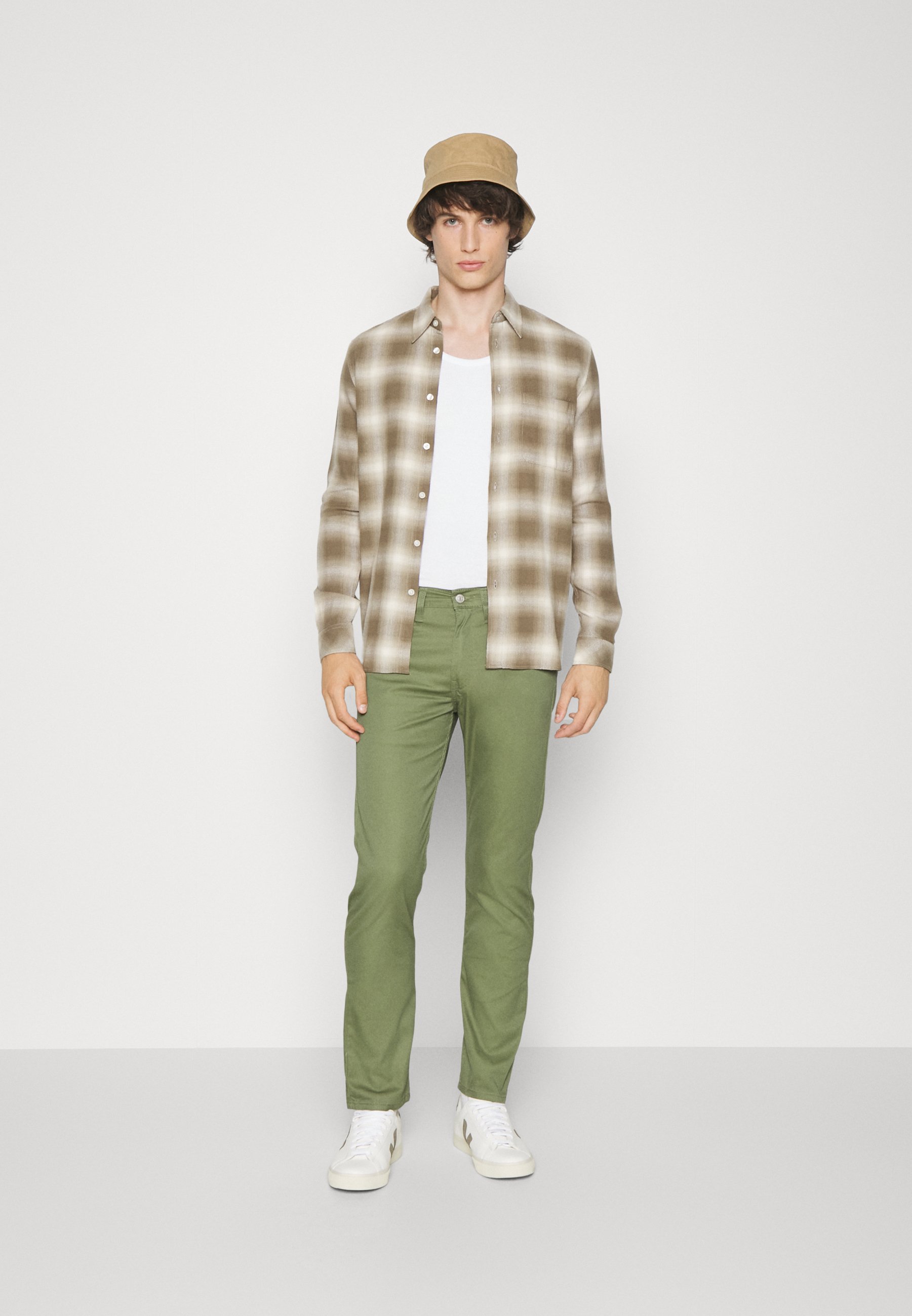Levi's® 502™ TAPER - Jeans Tapered Fit - Green/olive