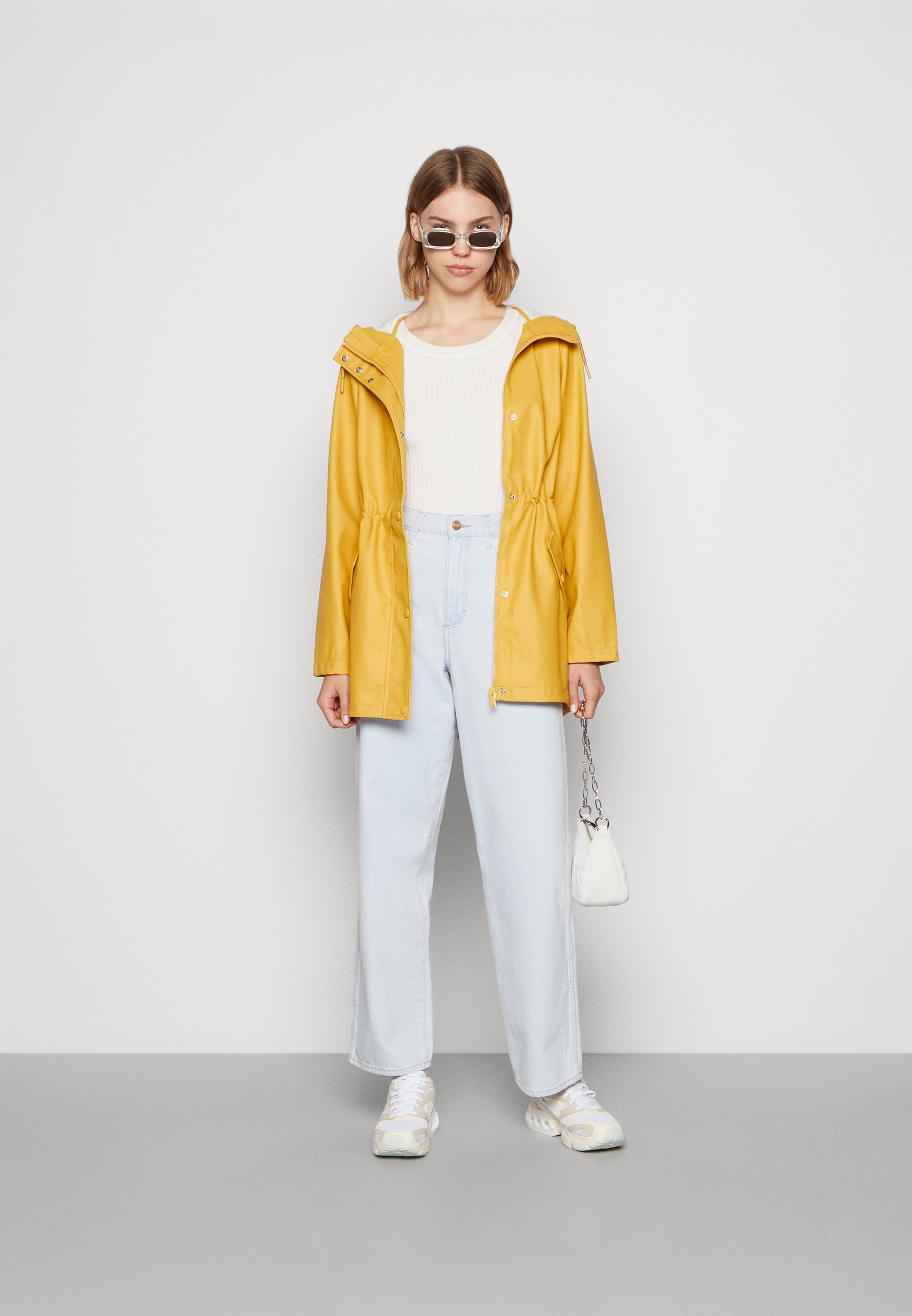 Vero Moda VMMALOU COATED NOOS - Outdoor jacket - amber gold/yellow