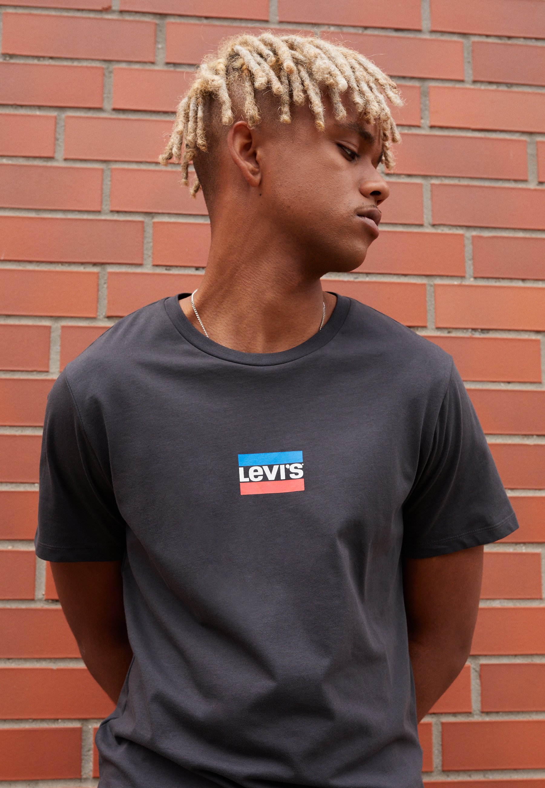 Levi's® GRAPHIC CREWNECK - Print T-shirt - pirate black/black