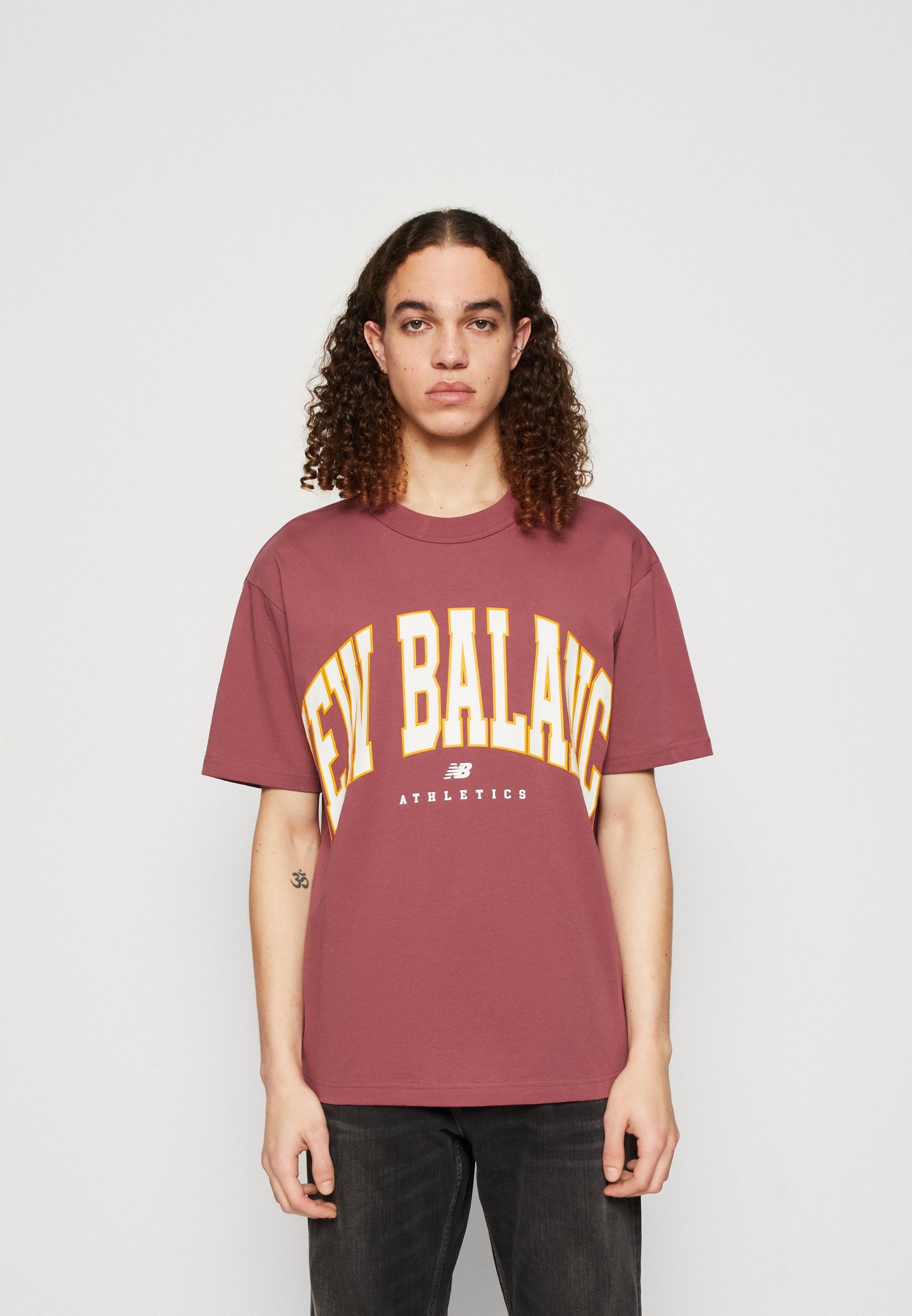 NB ATHLETICS WARPED CLASSICS UNISEX - Print T-shirt - wad/bordeaux