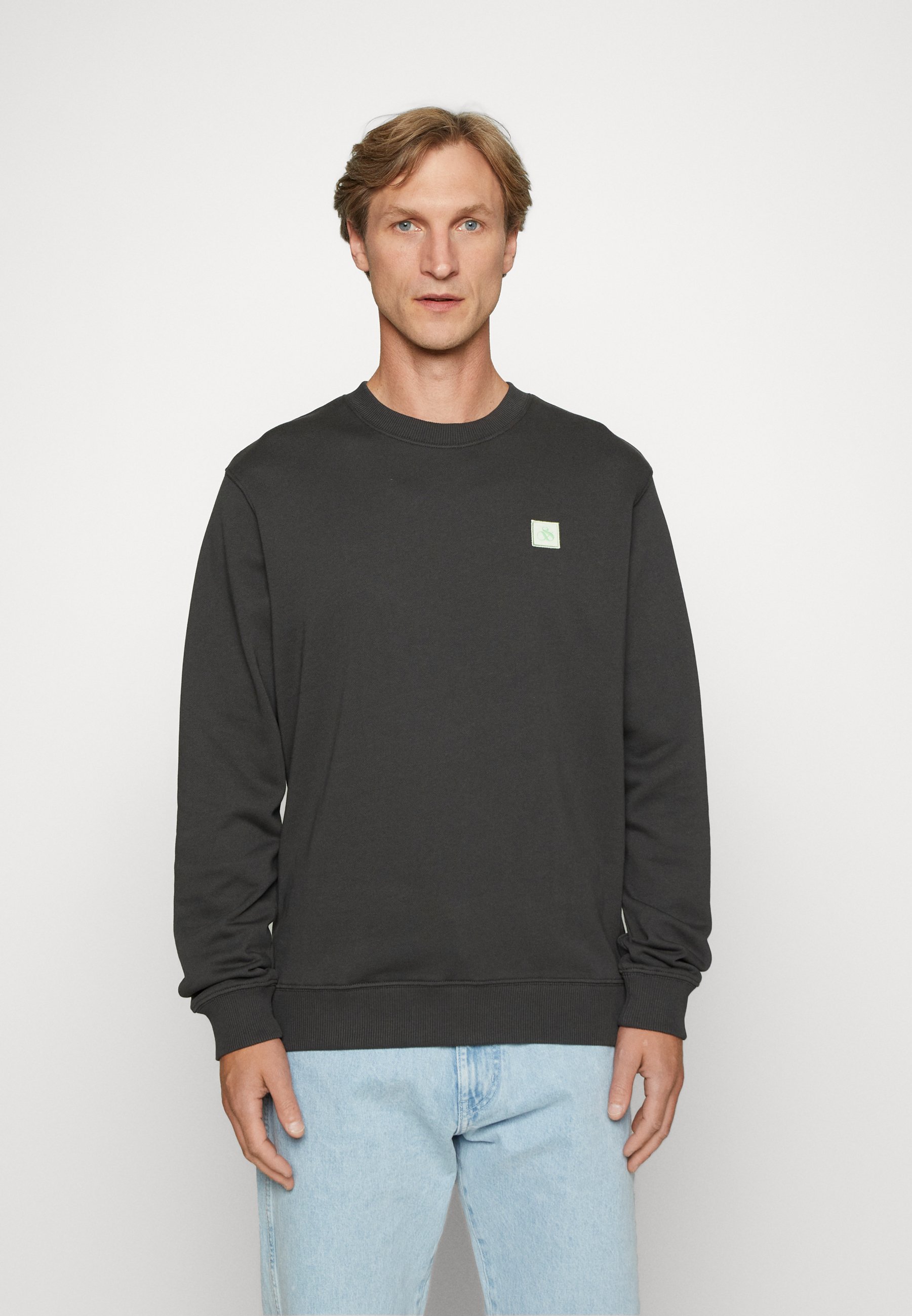 Scotch & Soda ESSENTIALS LOGO BADGE CREW NECK - Sweatshirt - vinyl/anthracite