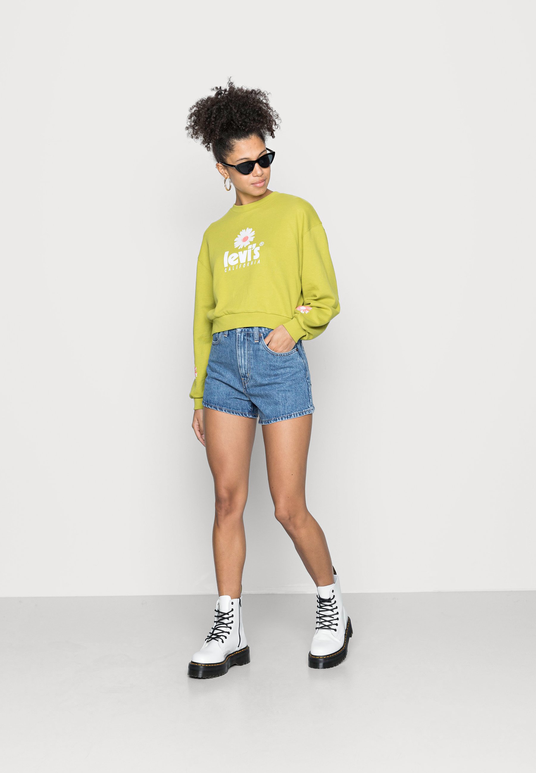 Levi's® HIGH WAISTED MOM - Denim shorts - amazing/blue denim