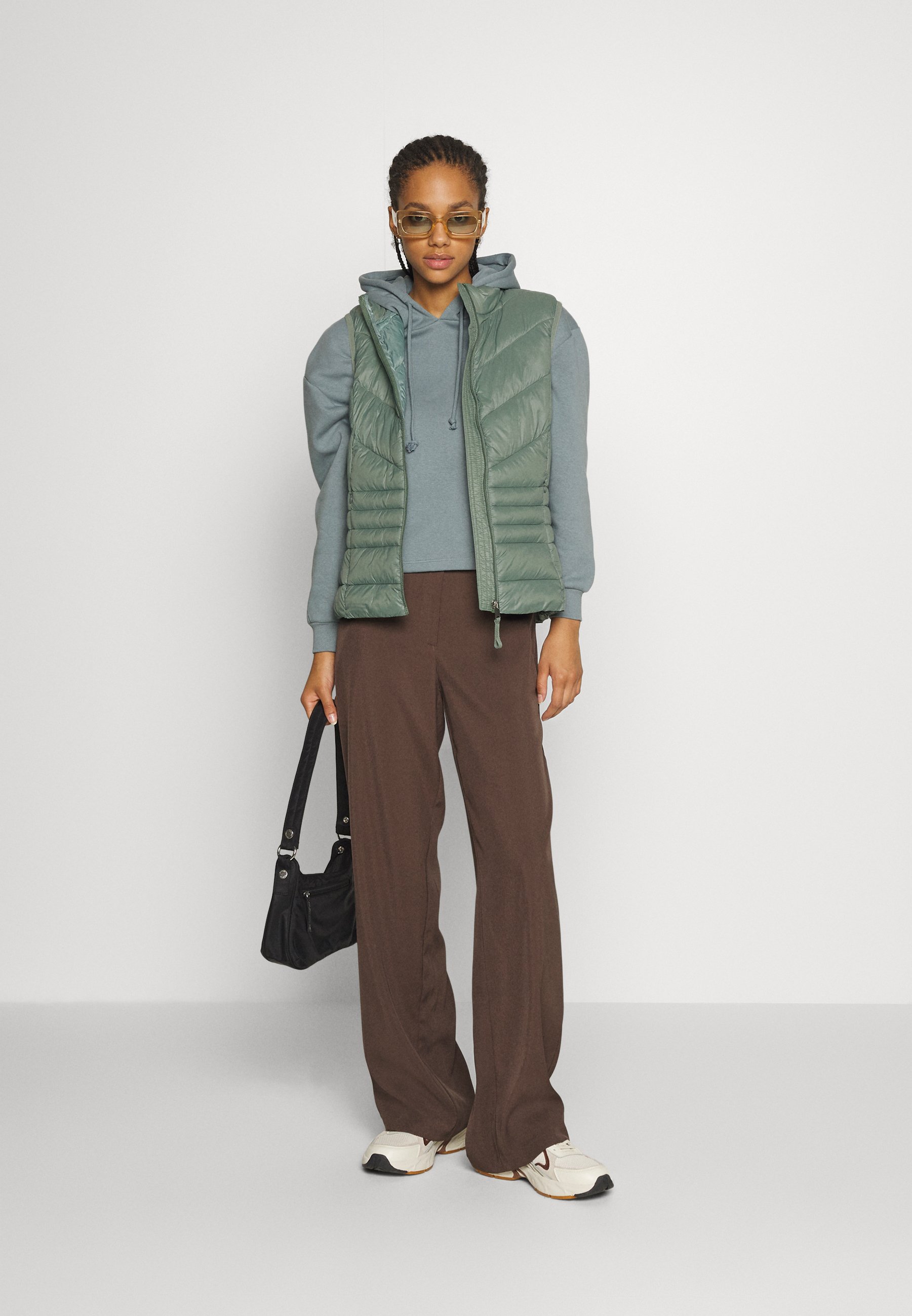 Vero Moda VMSORAYASIV WAISTCOAT  - Waistcoat - laurel wreath/light green