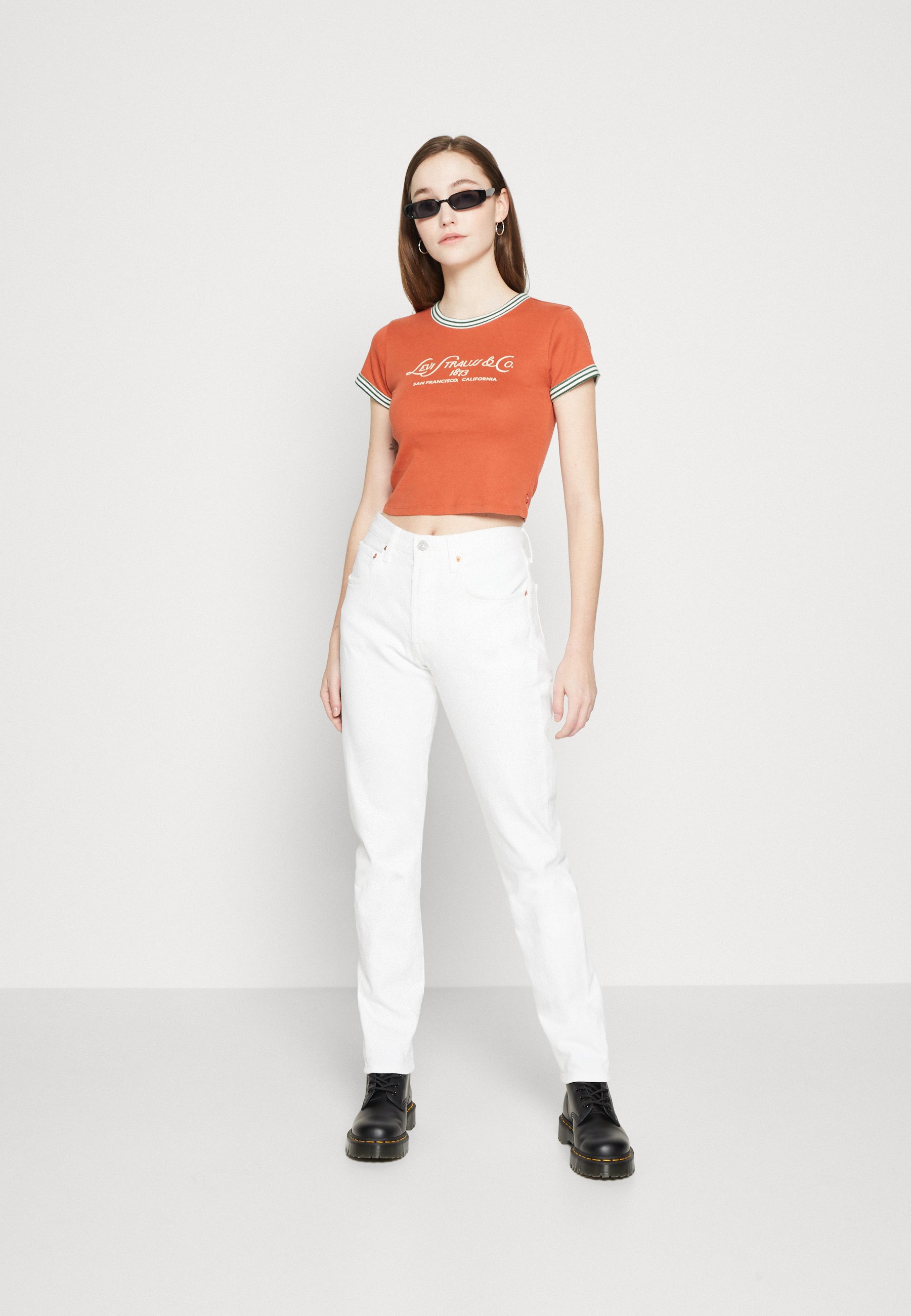 Levi's® GRAPHIC RINGER MINI TEE - Print T-shirt - baked clay/tofu/eden/orange