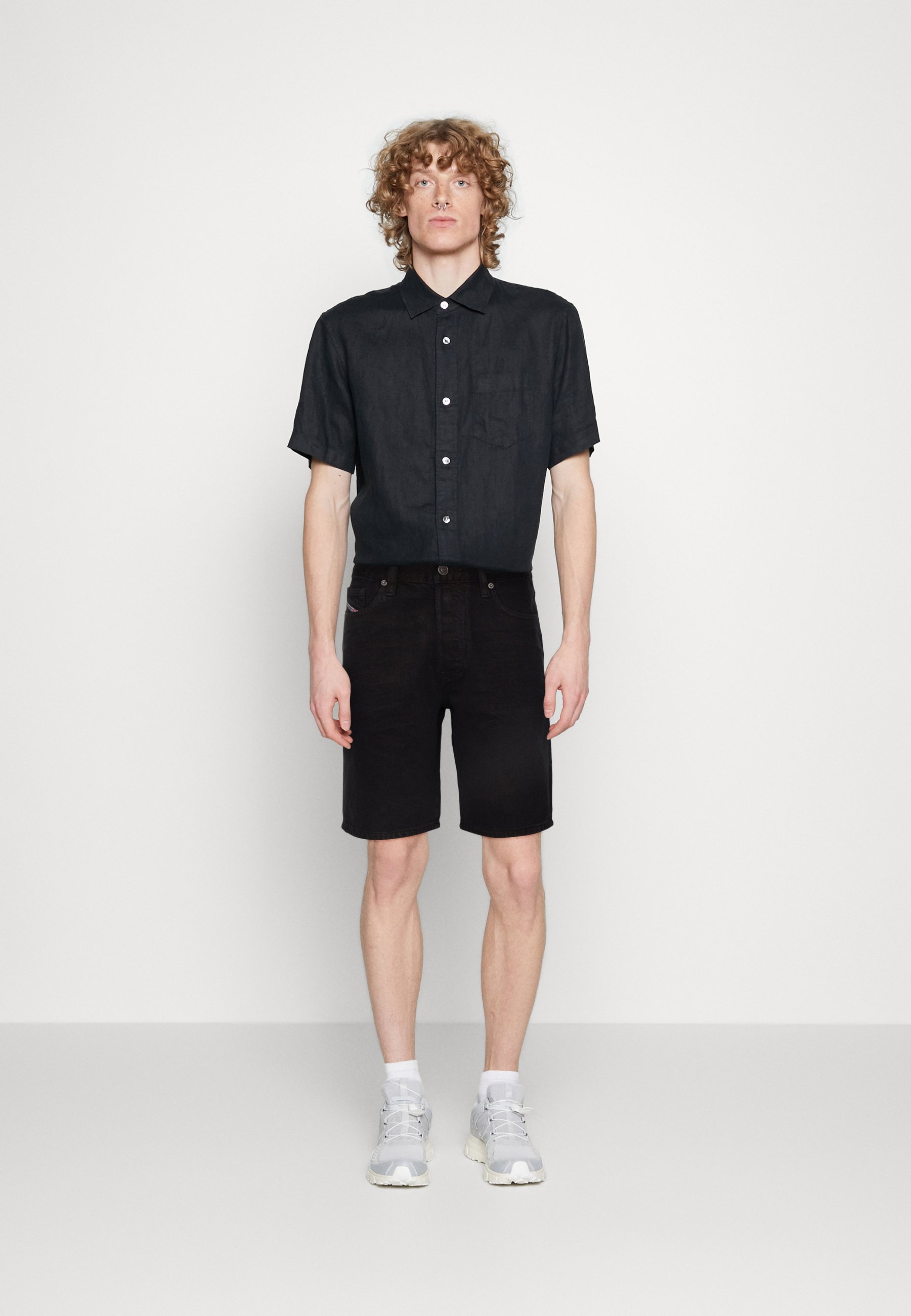 Diesel REGULAR-SHORT - Denim shorts - black/black denim