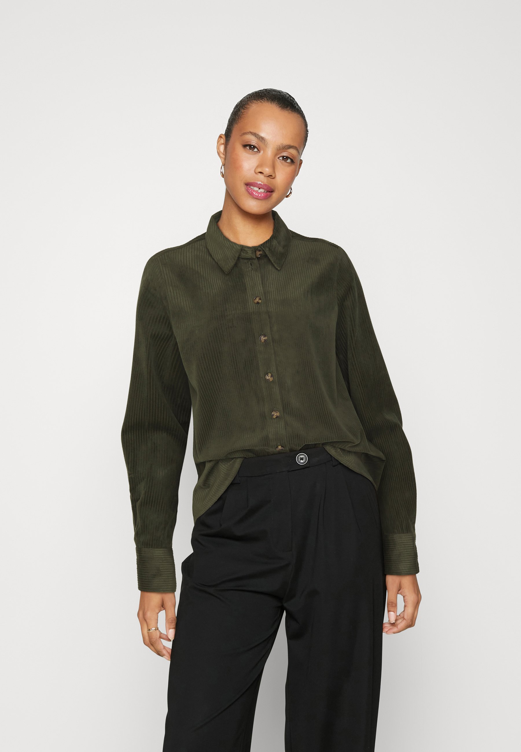 Vero Moda VMLINDA REGULAR  - Button-down blouse - forest night/dark green