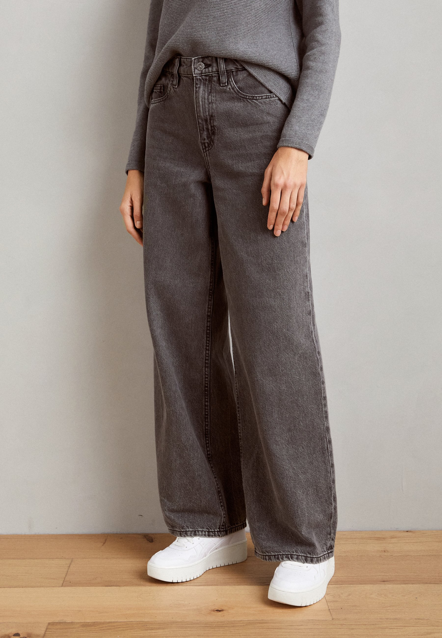 Esprit RETRO WIDE LEG - Relaxed fit jeans - grey light wash/grey denim