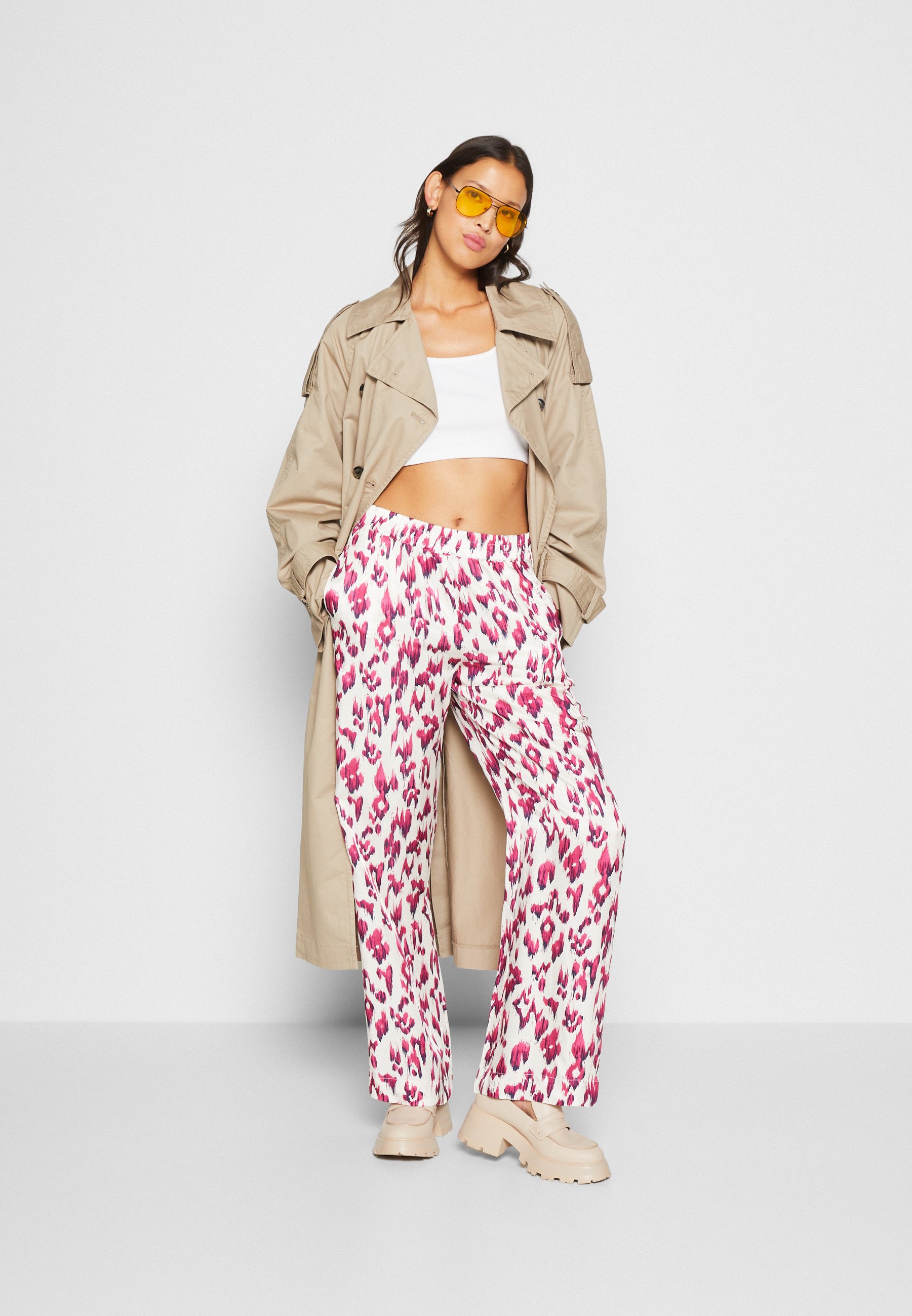 Scotch & Soda GIA MID RISE WIDE LEG PRINTED TROUSERS - Trousers - cherry pie/multi-coloured