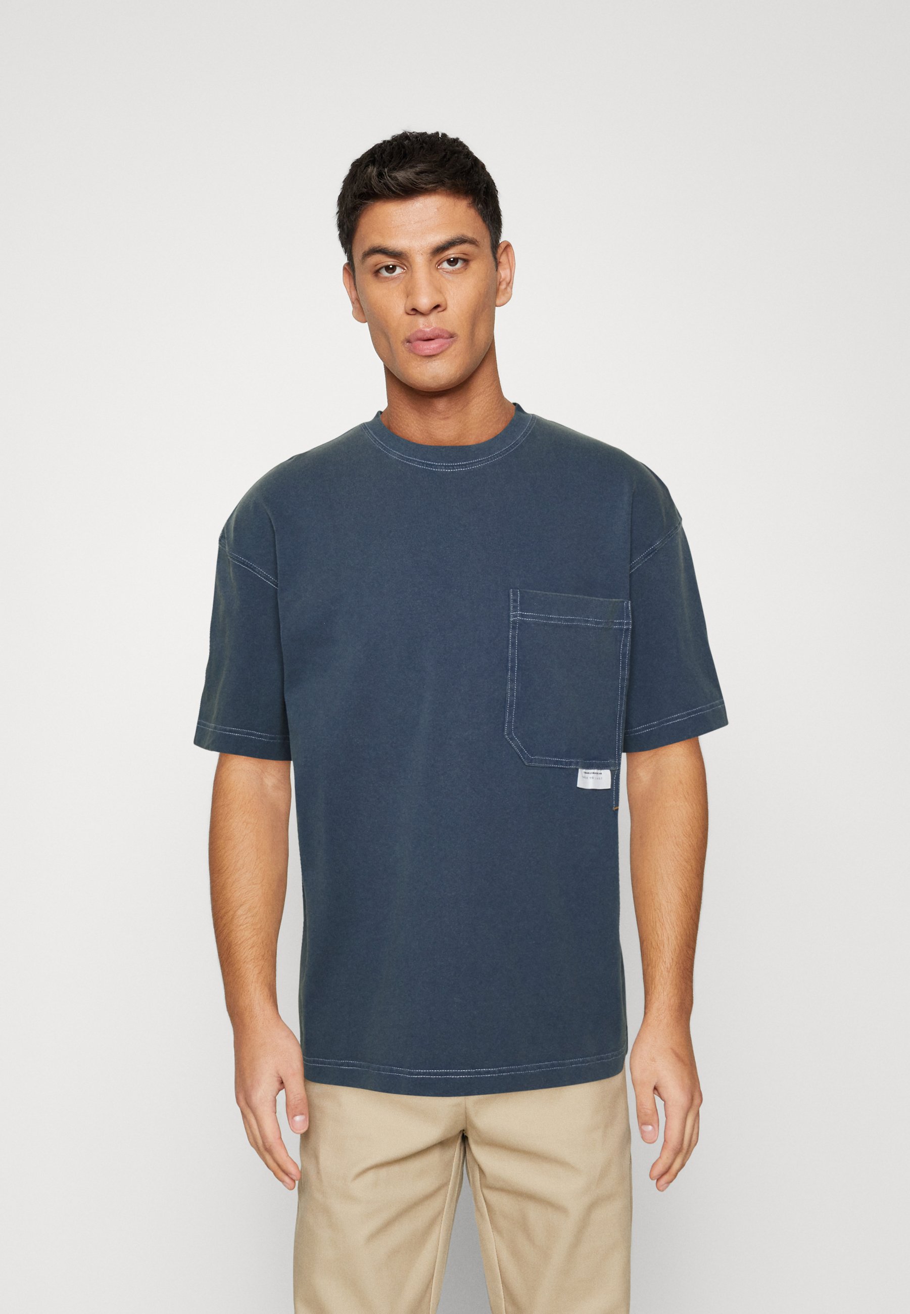 Jack &Jones JJIIRVING TEE CREWNECK - Print T-shirt - dark denim/dark-blue denim