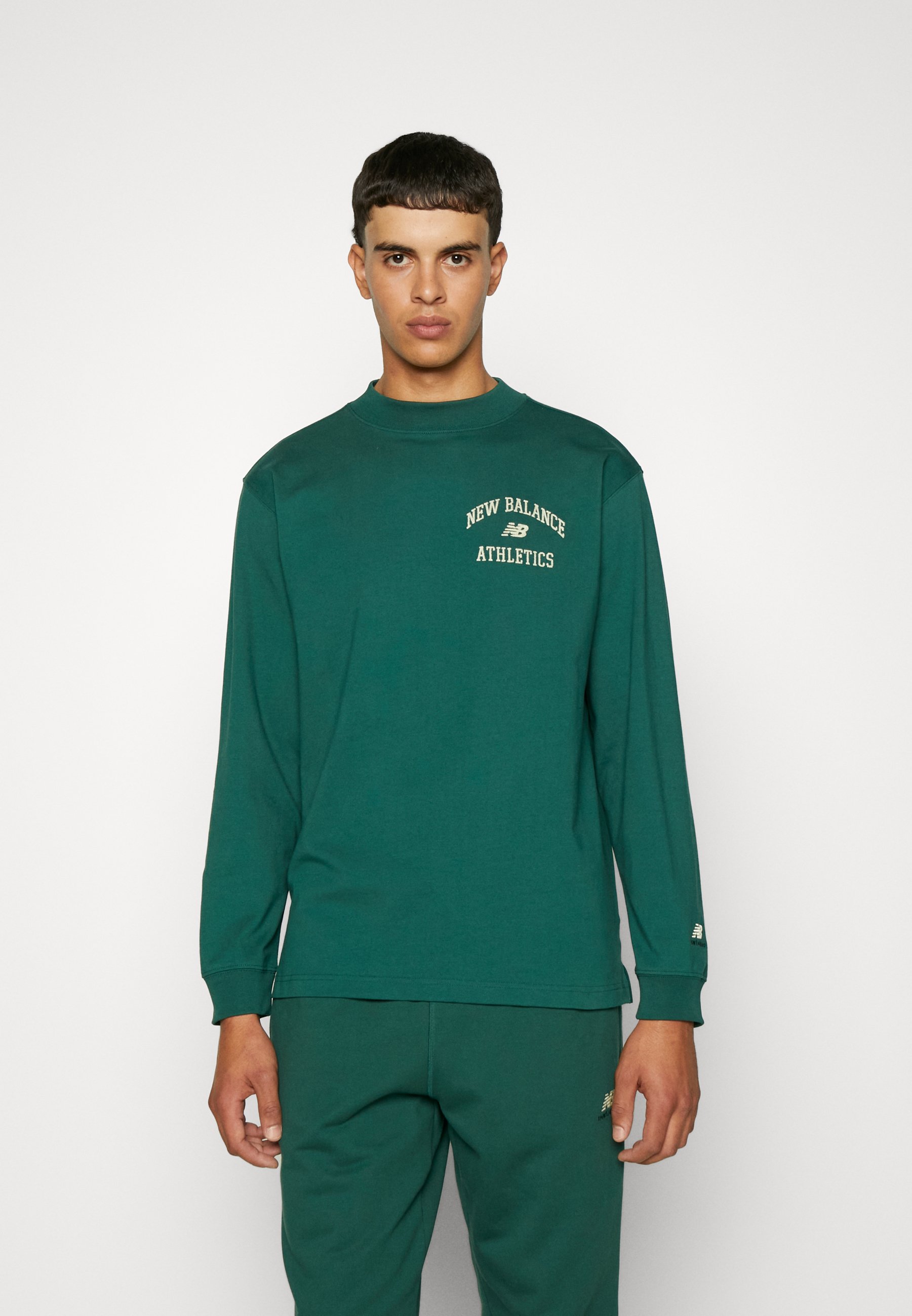 NB ATHLETICS VARSITY GRAPHIC MOCK LONGSLEEVE - Long sleeved top - nightwatch green/dark green