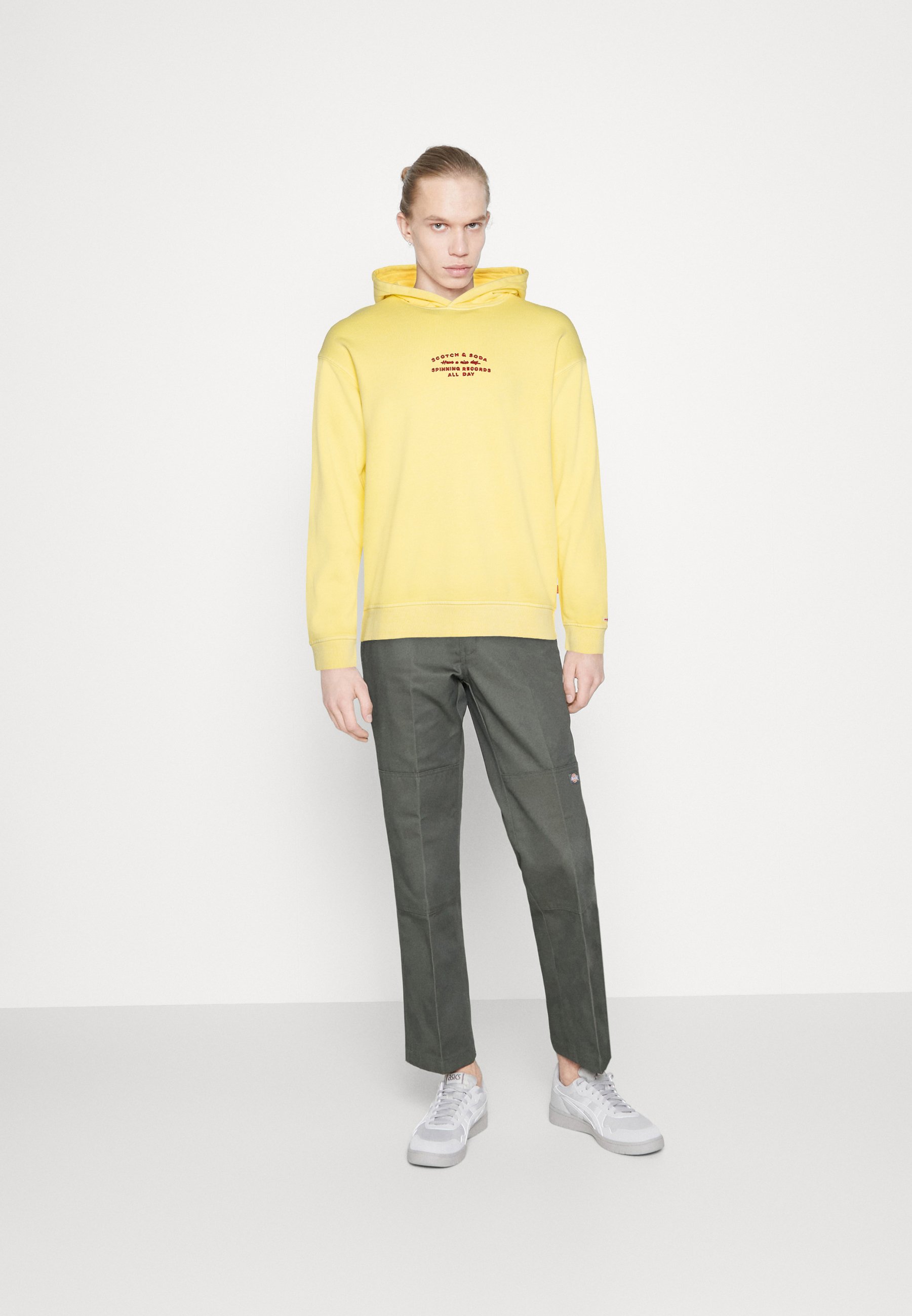 Scotch & Soda WASHED ARTWORK HOODIE - Sweatshirt - glow/yellow