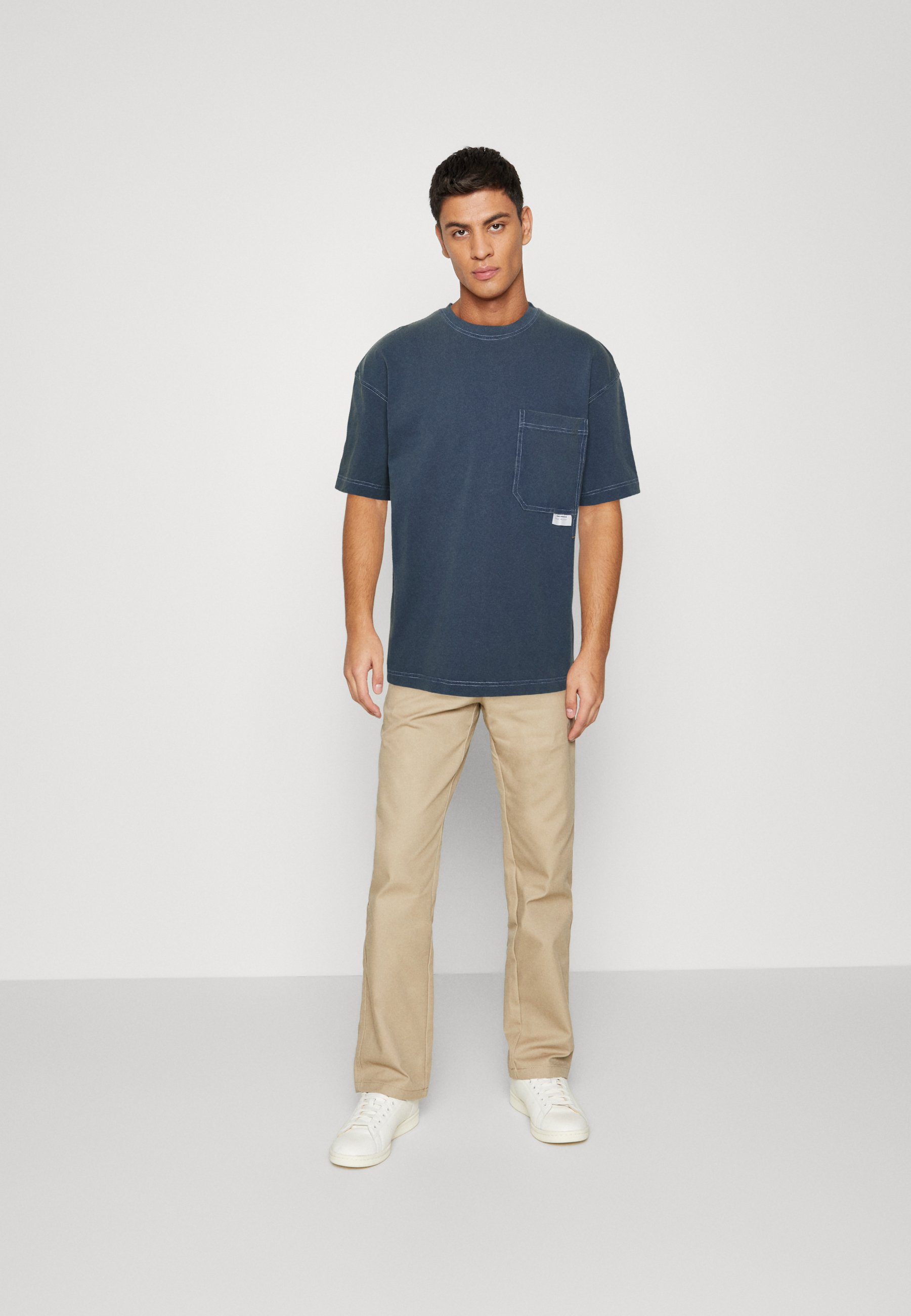 Jack &Jones JJIIRVING TEE CREWNECK - Print T-shirt - dark denim/dark-blue denim
