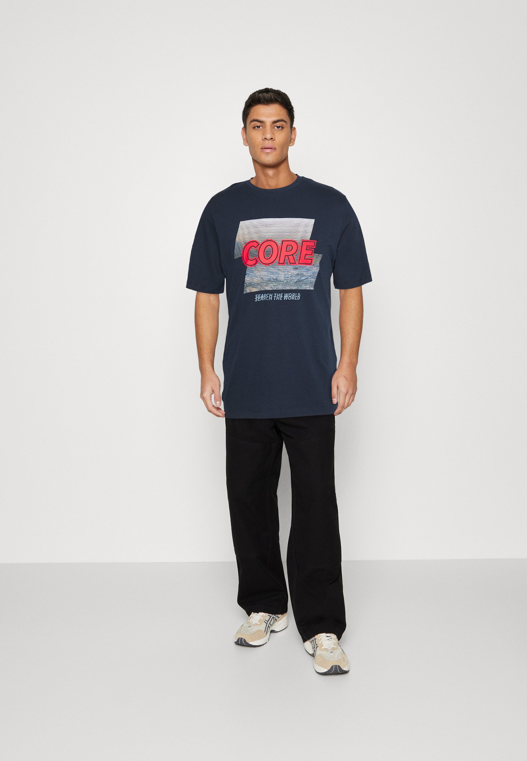 Jack &Jones JCOBOOSTER TEE CREW NECK - Print T-shirt - navy blazer/dark blue