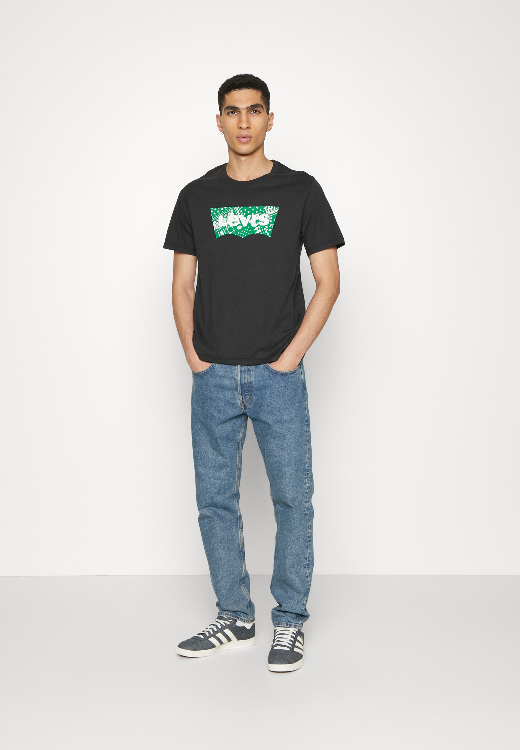 Levi's® GRAPHIC CREWNECK TEE - Print T-shirt - black