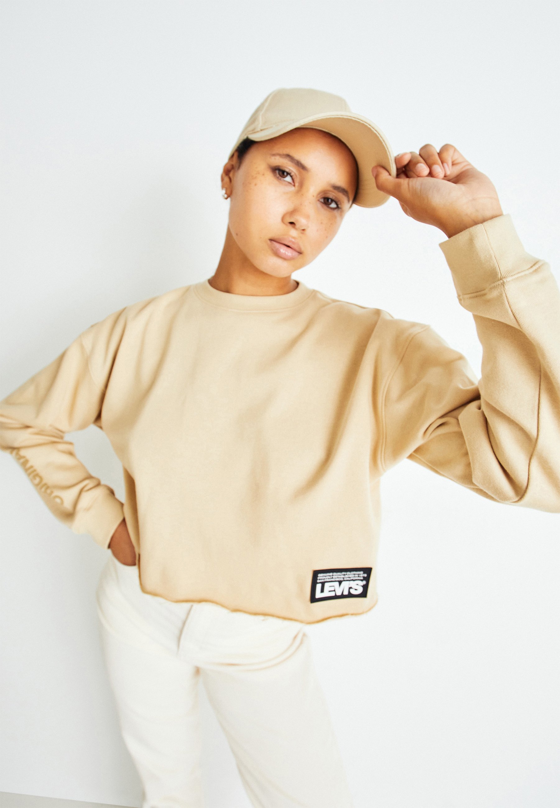 Levi's® CARLA RAW CUT CREW - Sweatshirt - taupe
