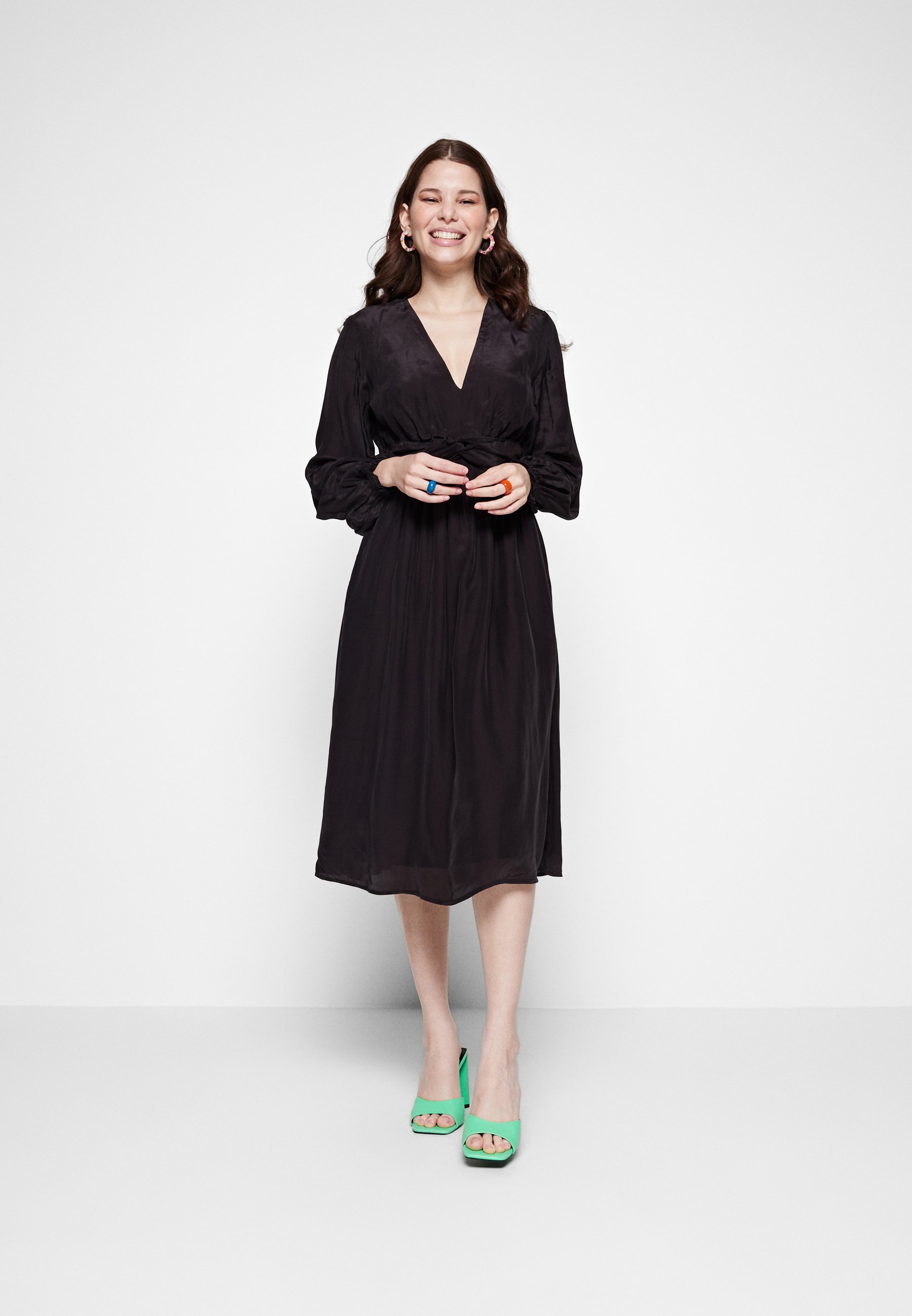 Scotch & Soda KNOTTED WAIST V NECK DRESS - Day dress - black sky/black