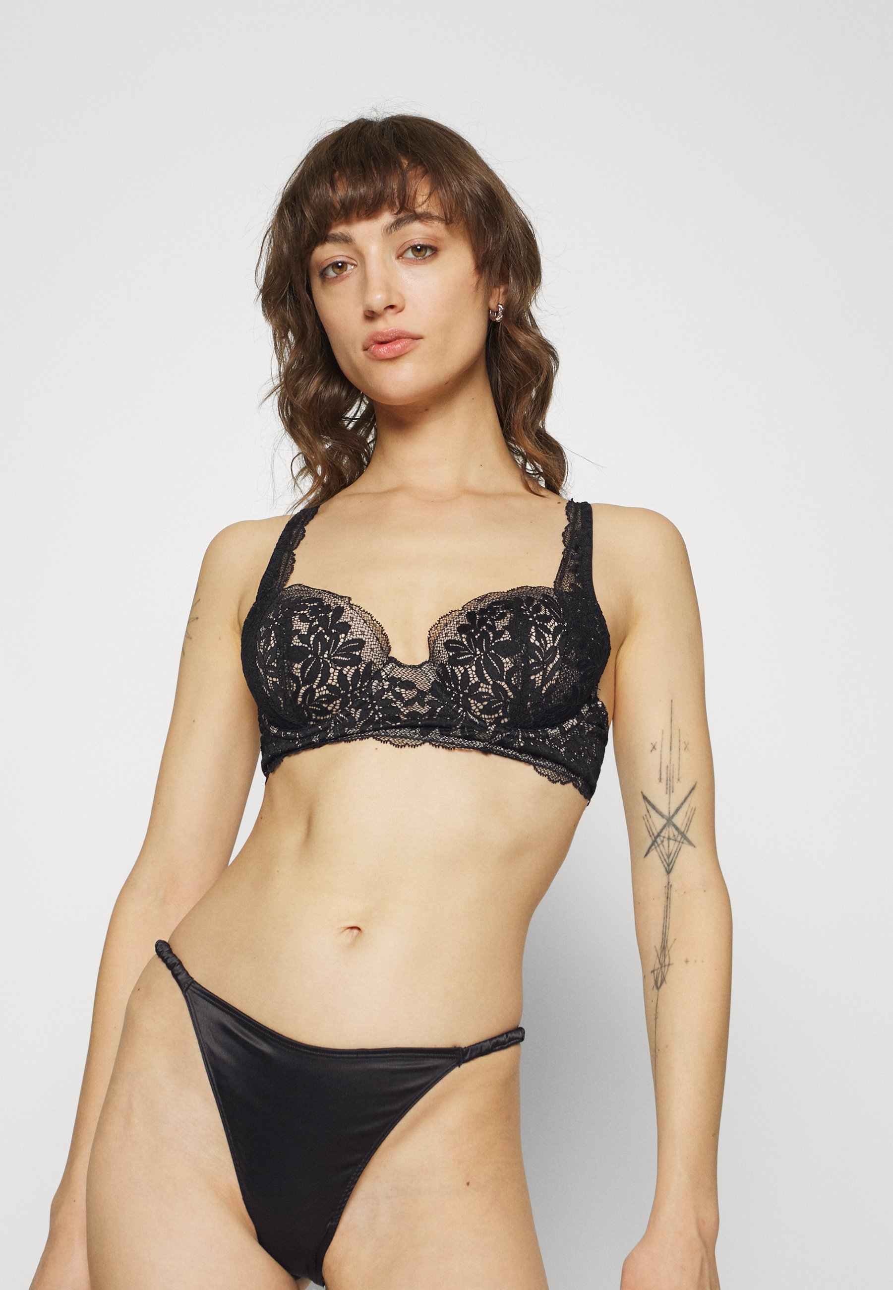 Esprit SEASONAL THE CLASSIC FIT - Underwired bra - black