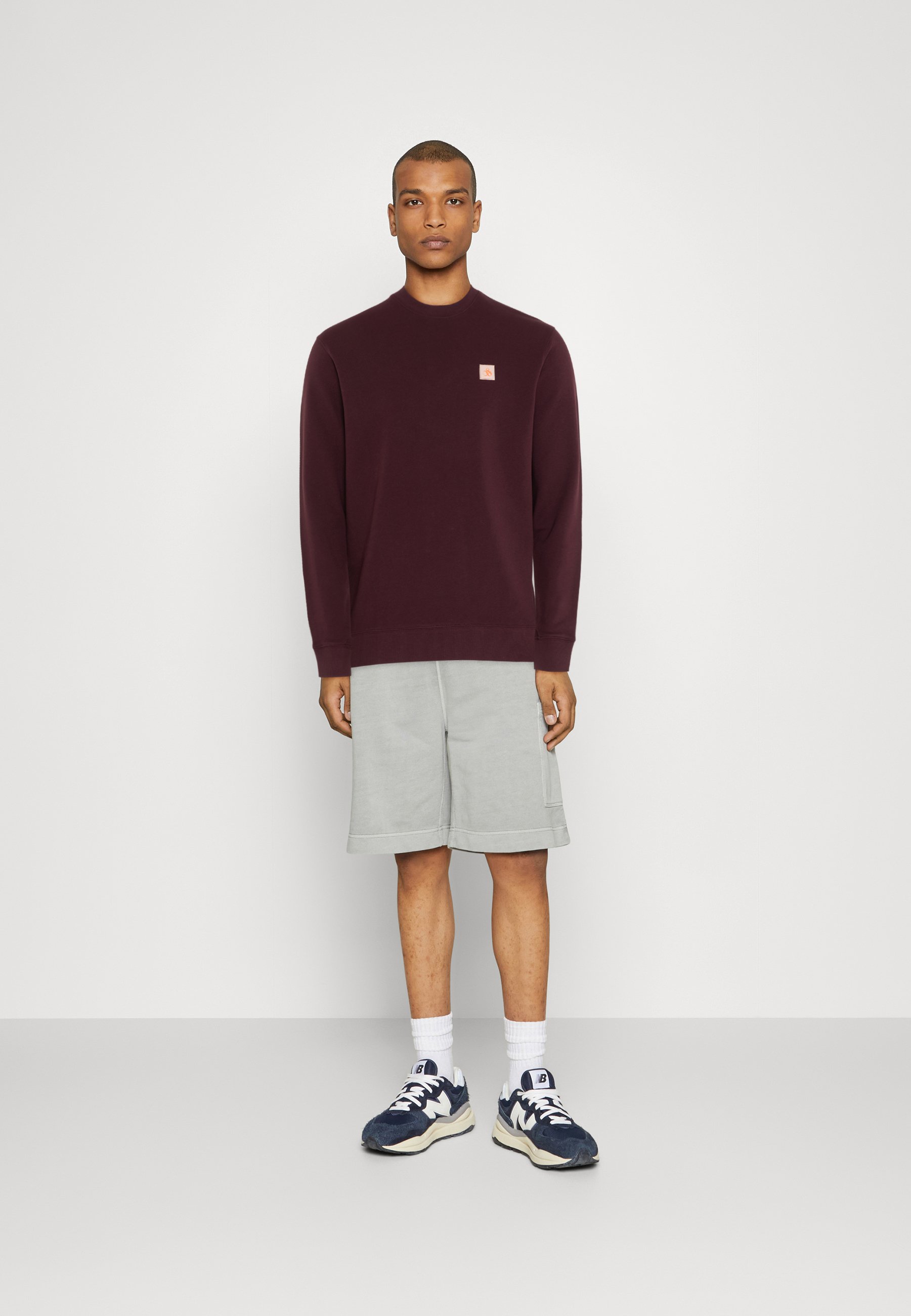 Scotch & Soda REGULAR FIT LOGO BADGE - Sweatshirt - berry wine/berry