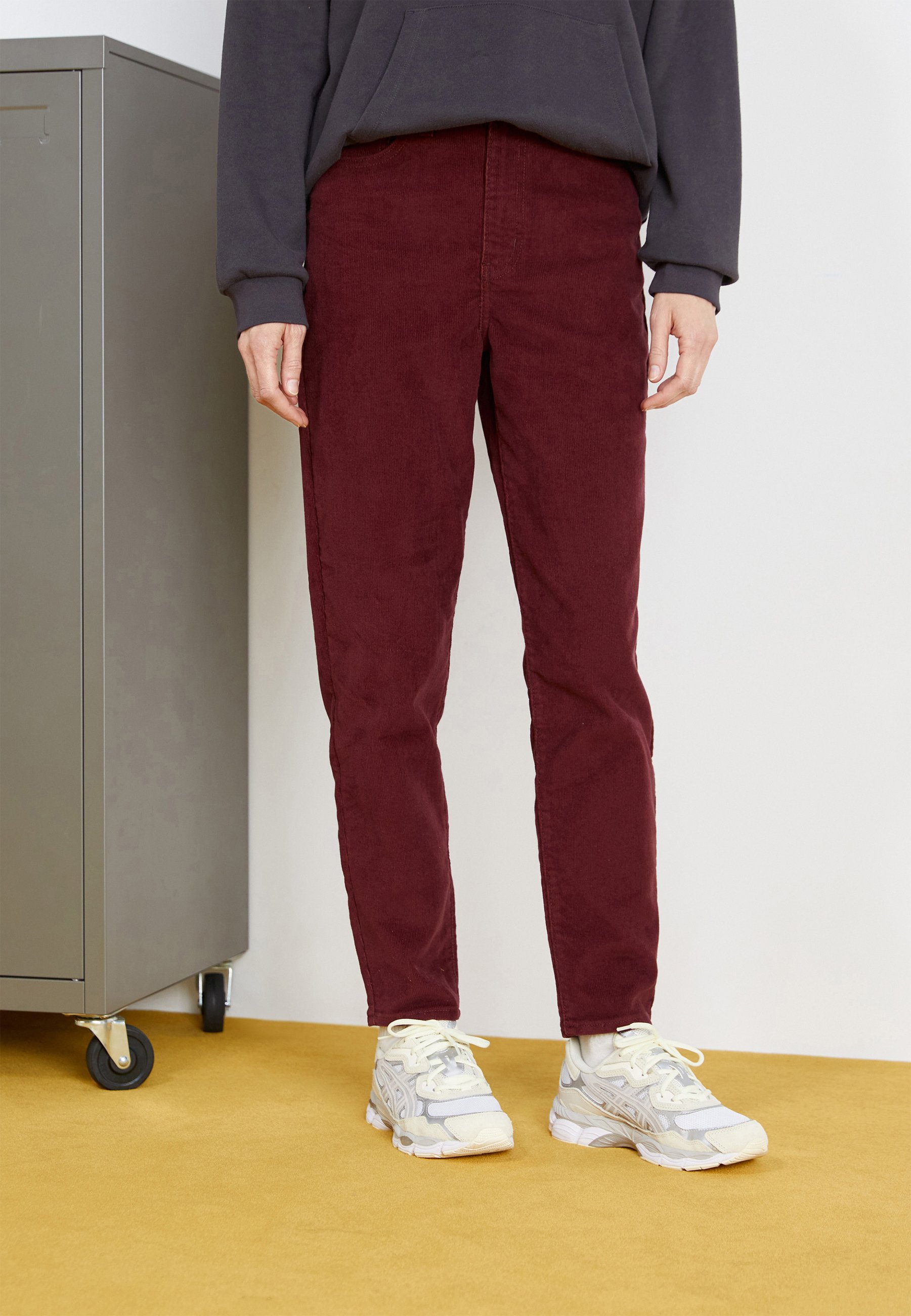 Levi's® HIGH WAISTED MOM - Jeans Tapered Fit - decadent chocolate/dark brown