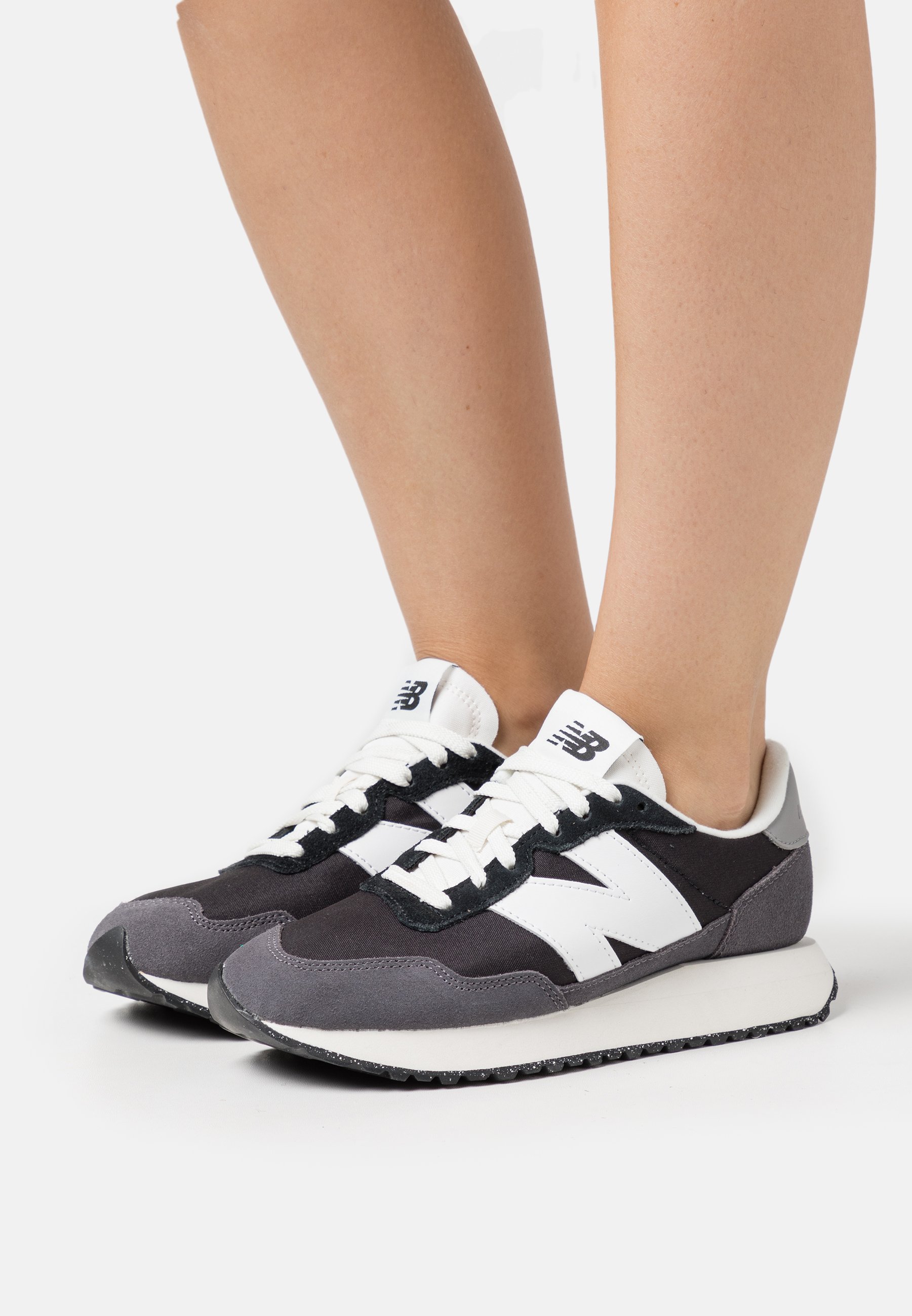 NB WS237 - Neutral running shoes - black magnet/black