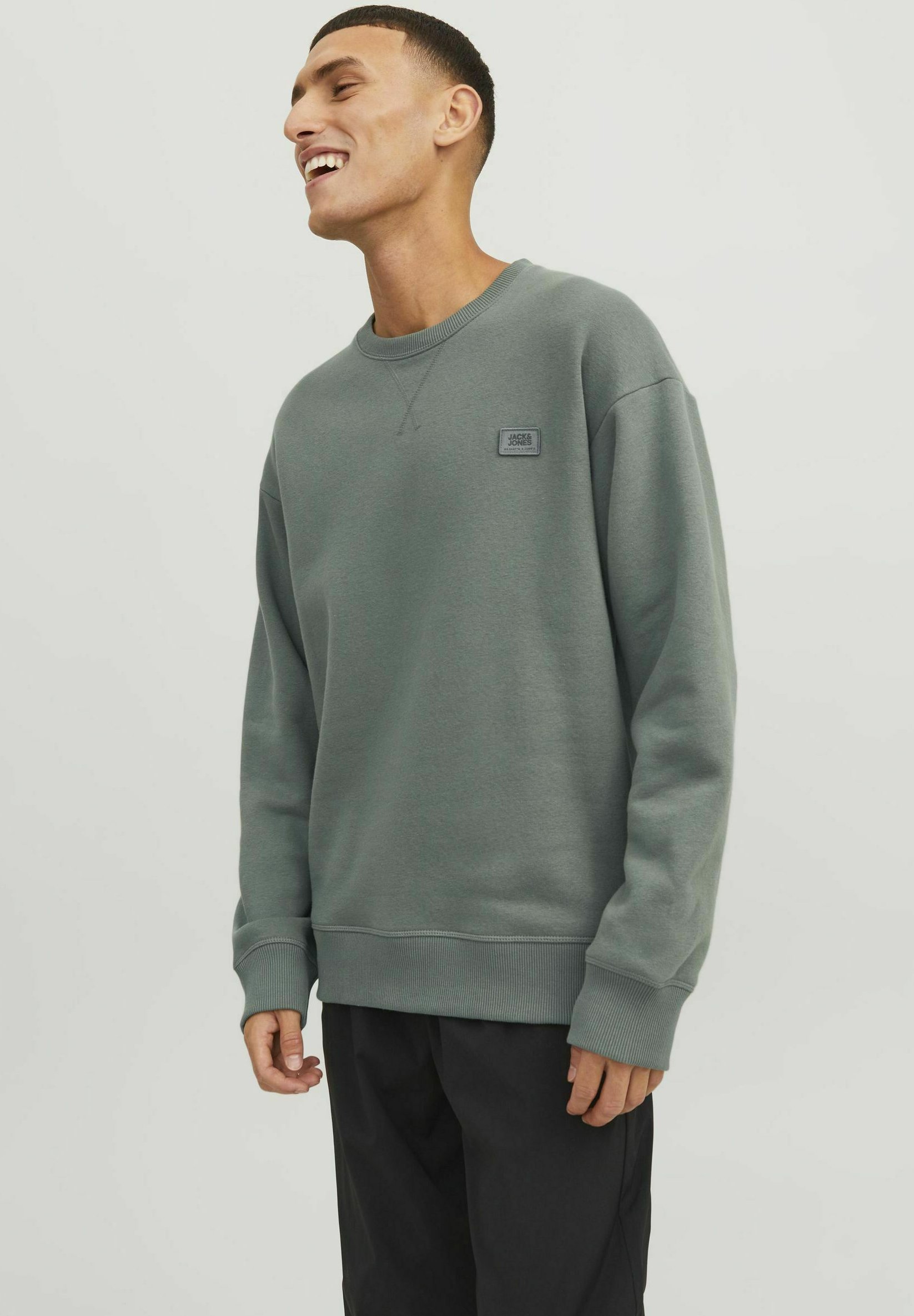 Jack &Jones JCOCLASSIC TWILL CREW NECK NOOS - Sweatshirt - agave green/green