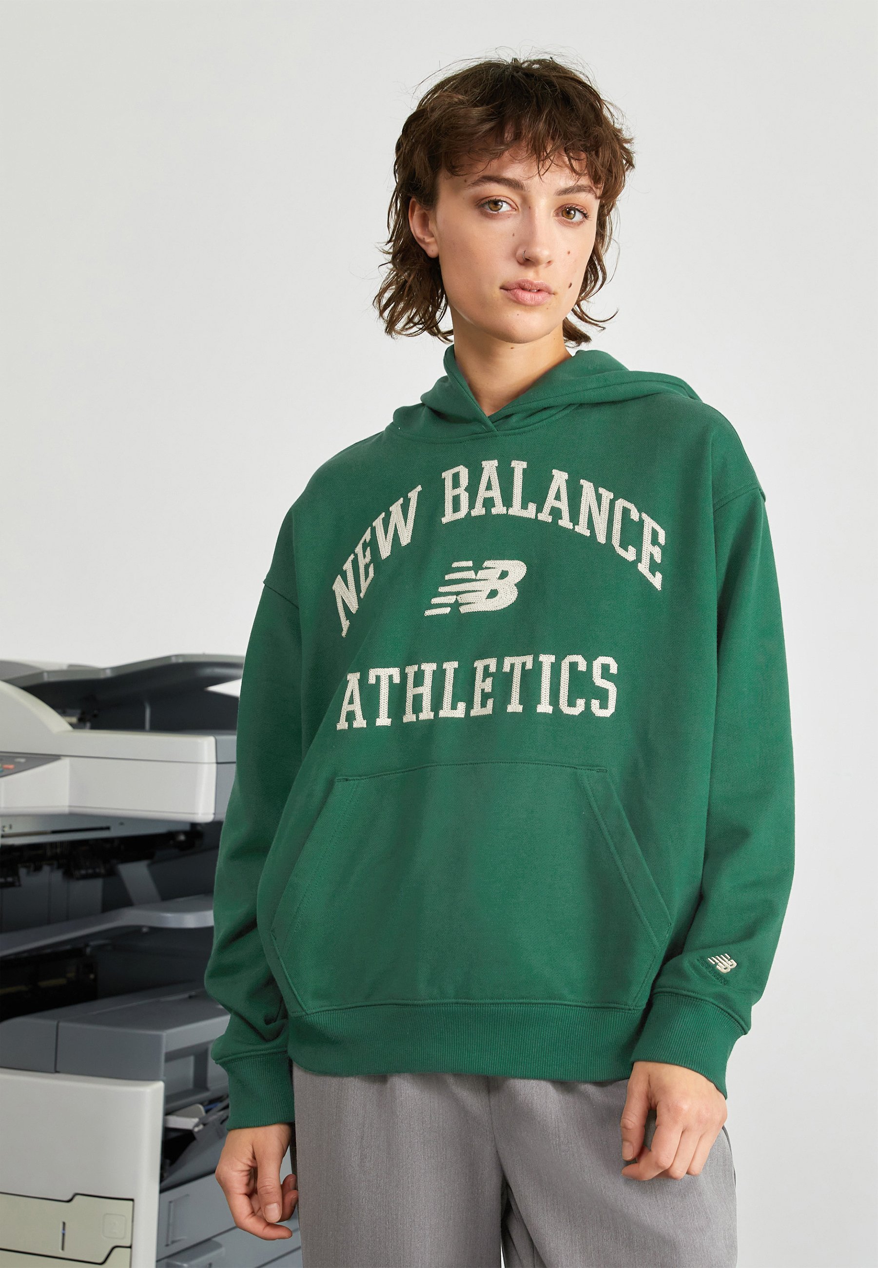 NB ATHLETICS VARSITY  - Sweatshirt - nightwatch green/dark green