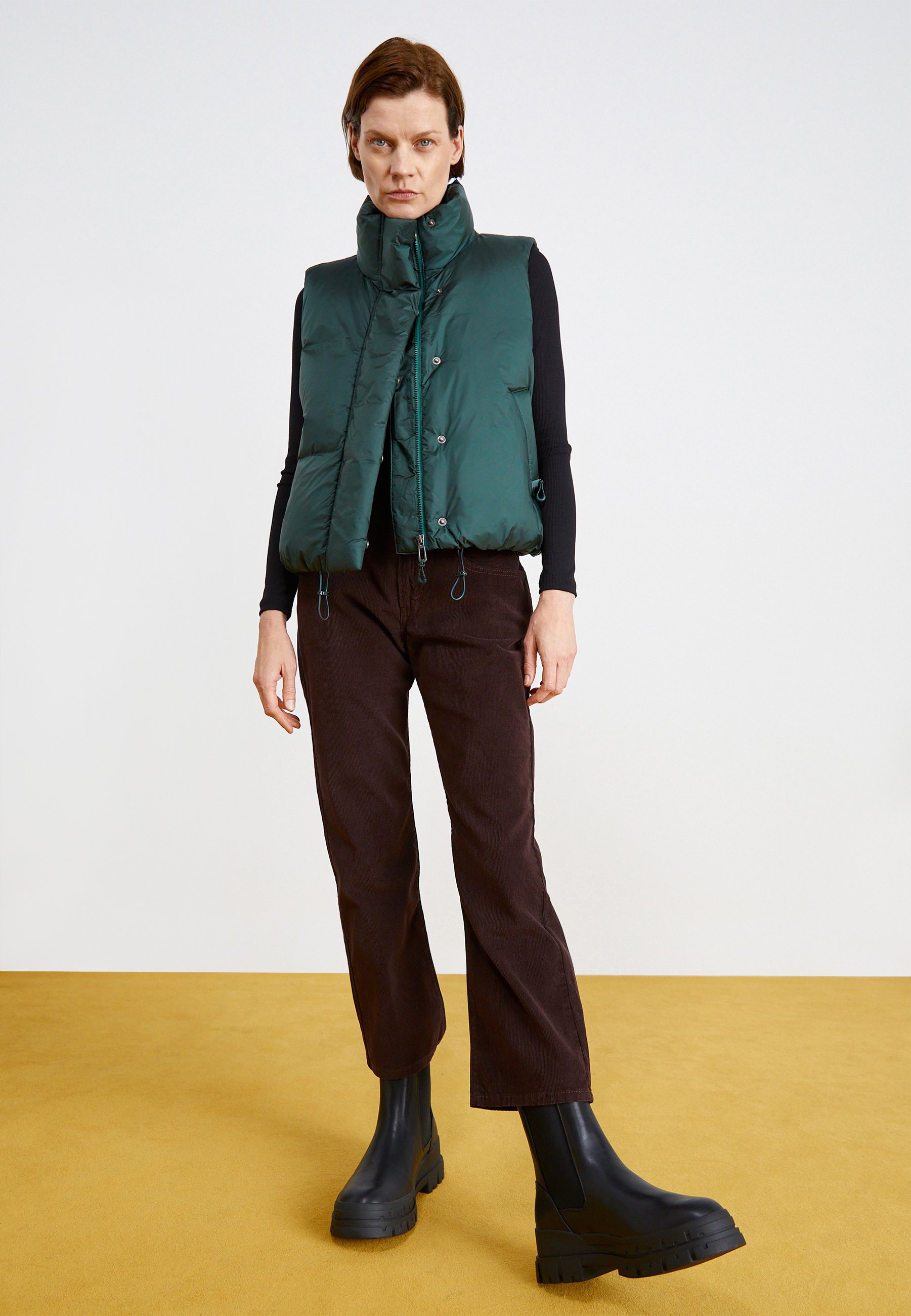 Levi's® PILLOW BUBBLE VEST - Waistcoat - darkest spruce/dark green