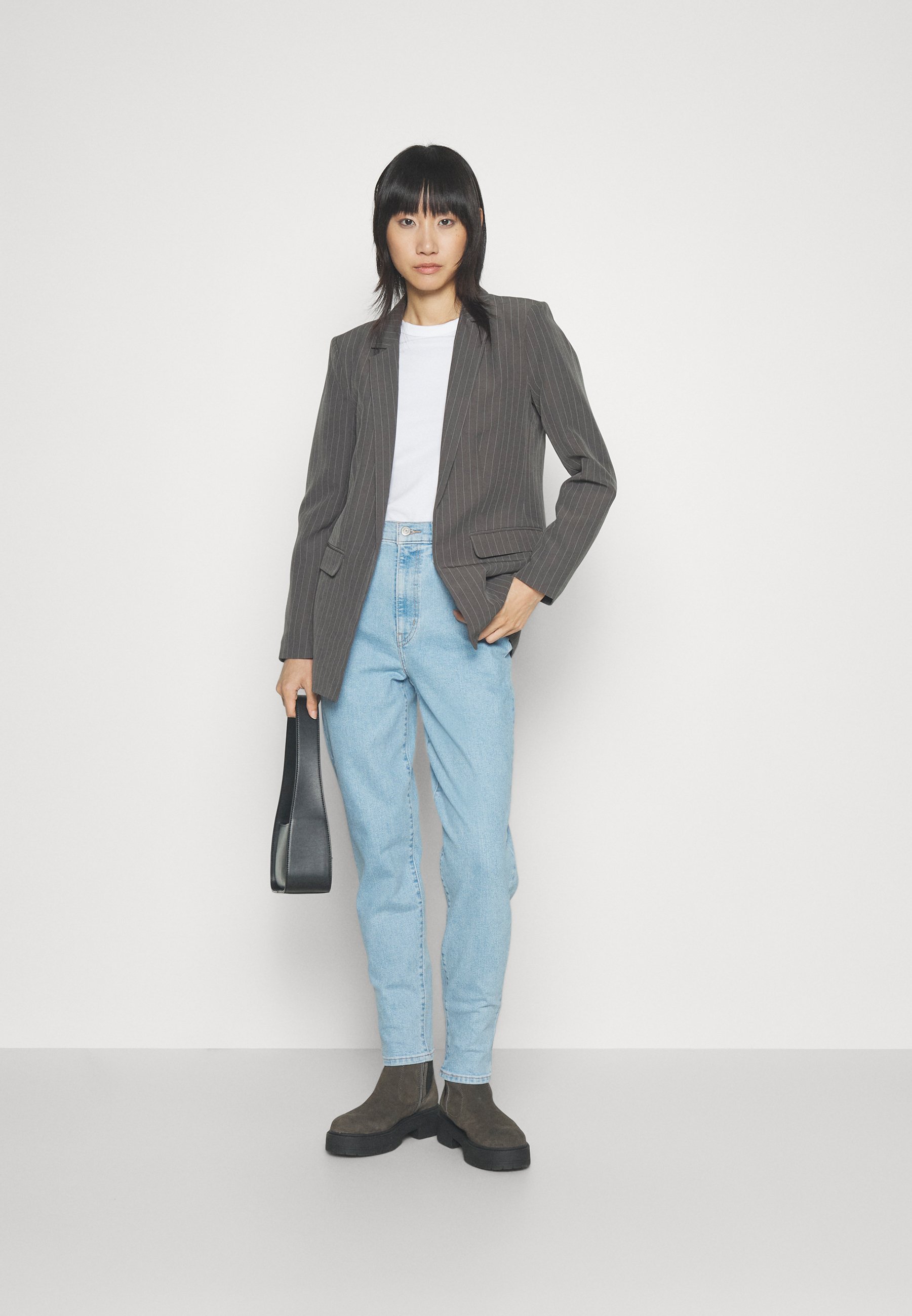 Levi's® HIGH WAISTED MOM - Jeans Tapered Fit - summer stray/light-blue denim