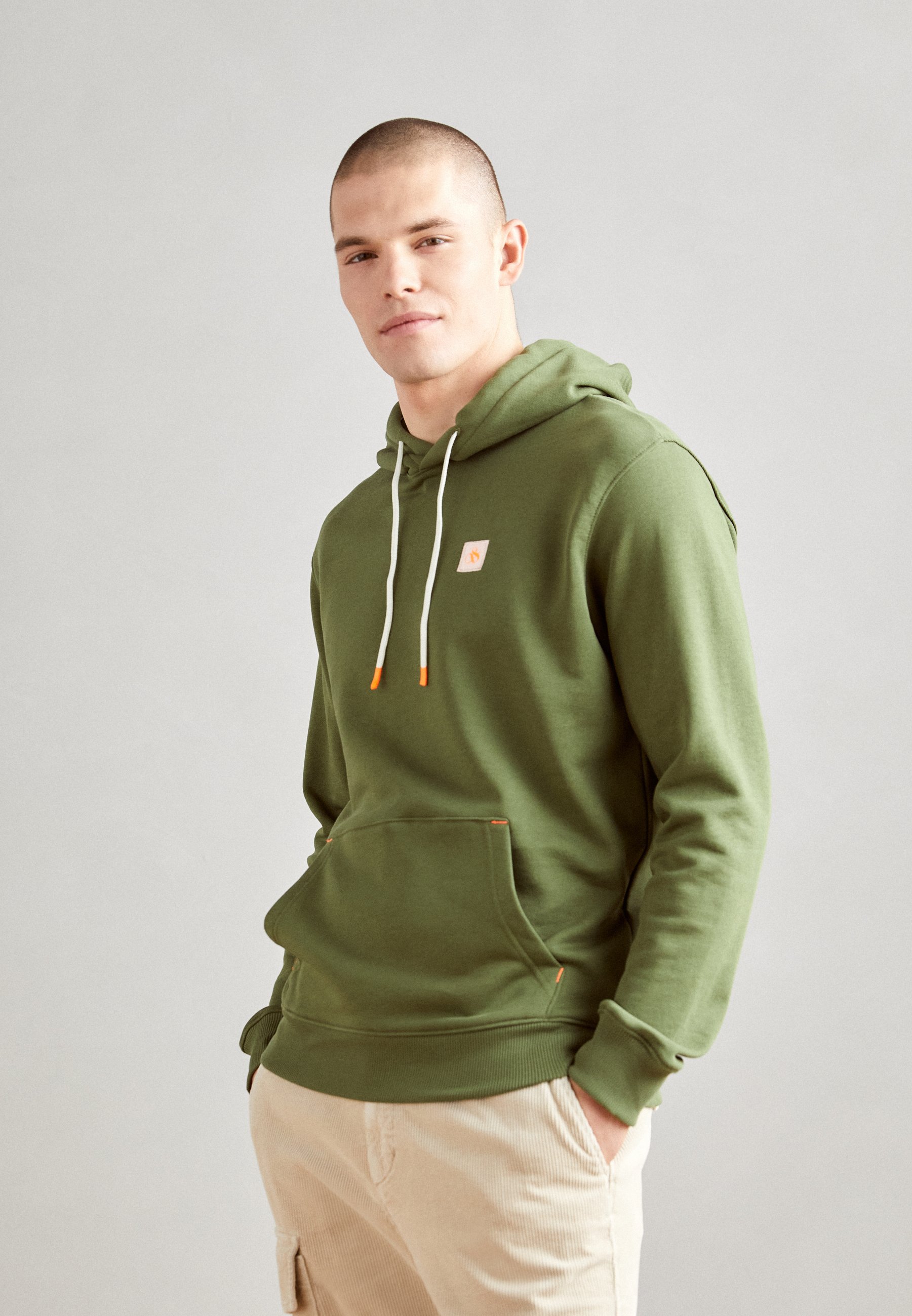 Scotch & Soda REGULAR FIT ESSENTIAL BADGE HOODIE - Hoodie - khaki