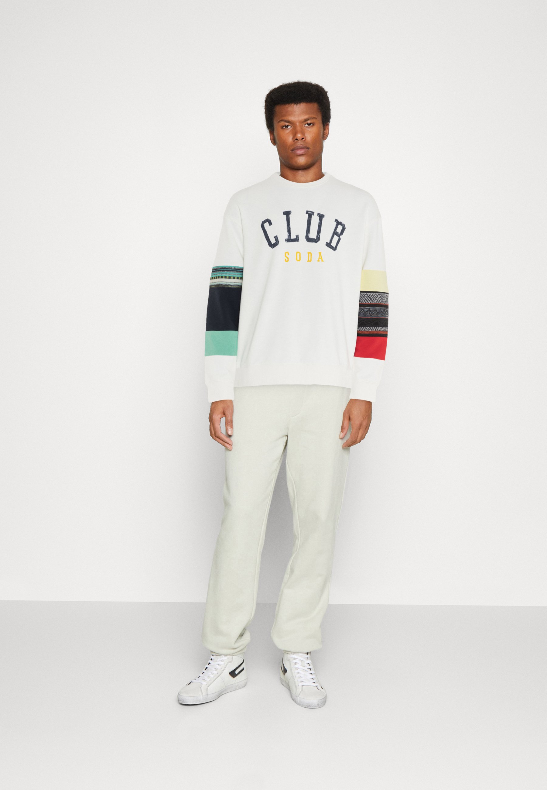 Scotch & Soda RELAXED FIT CLUB - Sweatshirt - off white/off-white