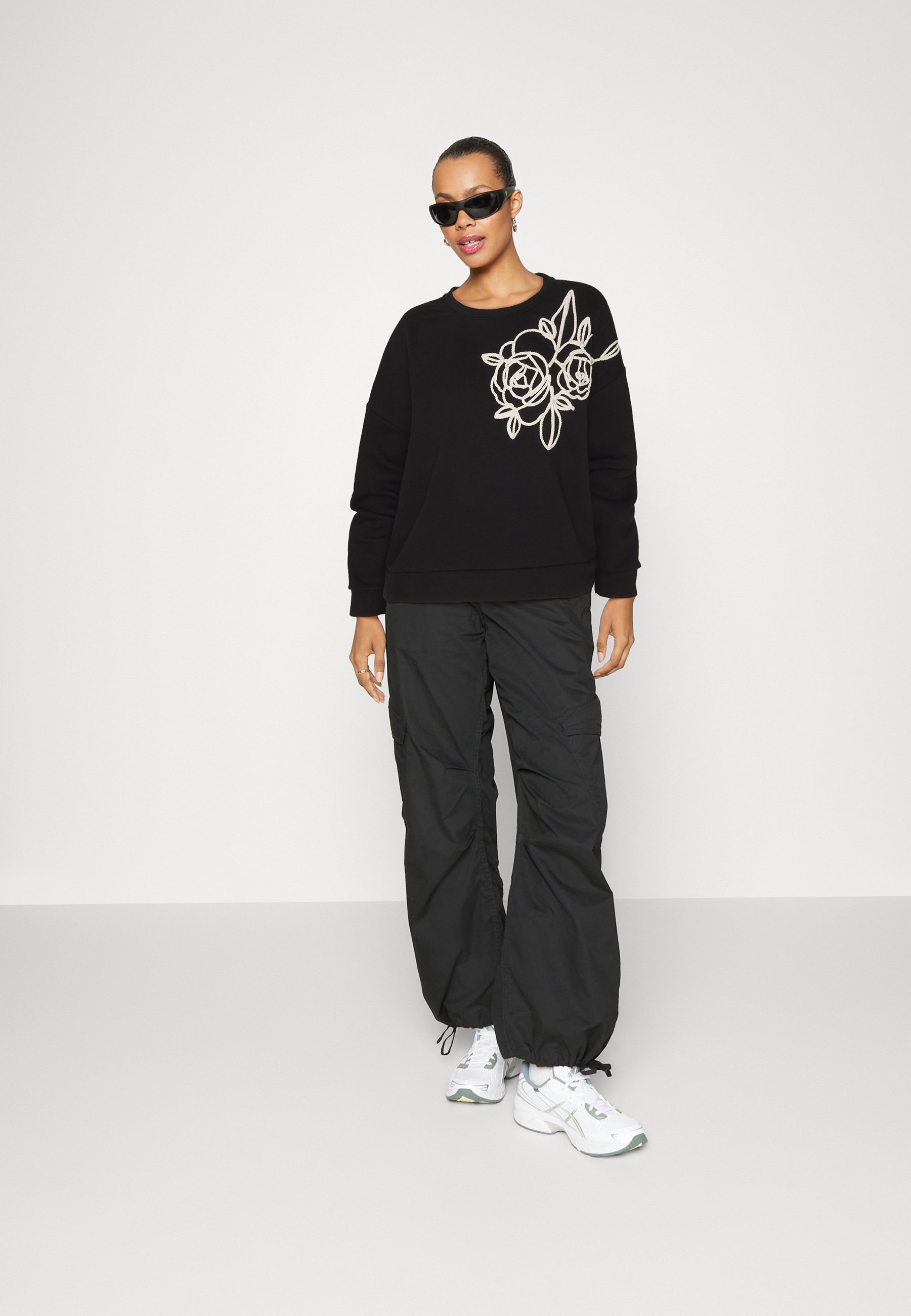 Vero Moda VMEMMA EMBROIDERY - Sweatshirt - black/birch/black