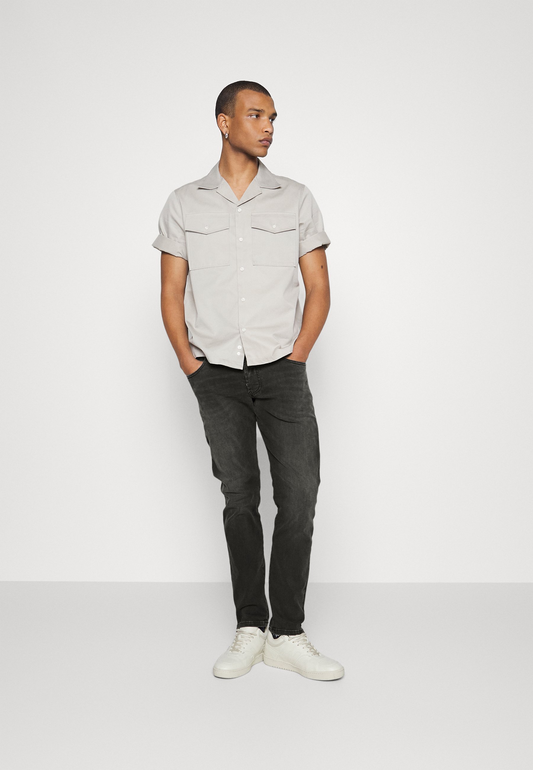 Diesel D-YENNOX - Jeans Tapered Fit - black/gray/black denim