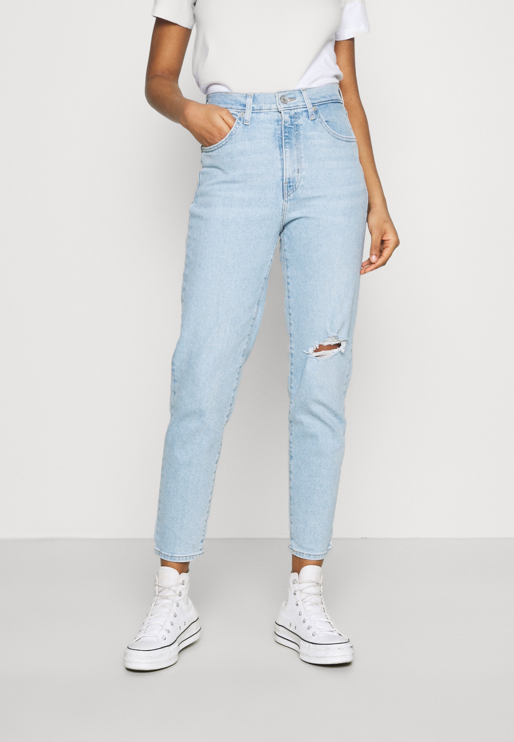 Levi's® HIGH WAISTED MOM - Jeans Tapered Fit - light-blue denim/blue denim