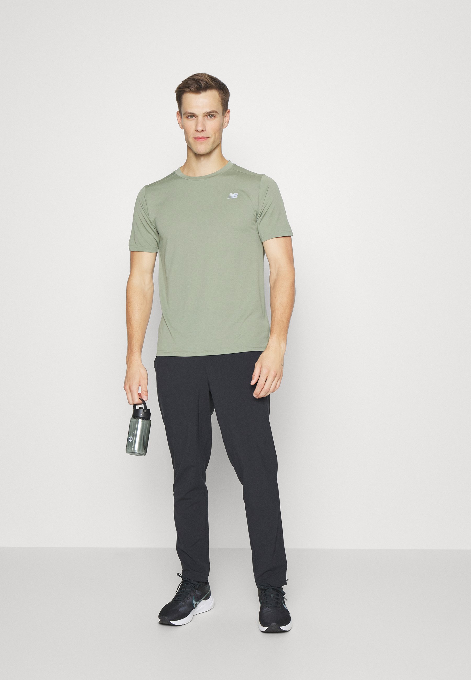 NB CORE RUN SHORT SLEEVE - Basic T-shirt - olive leaf/green