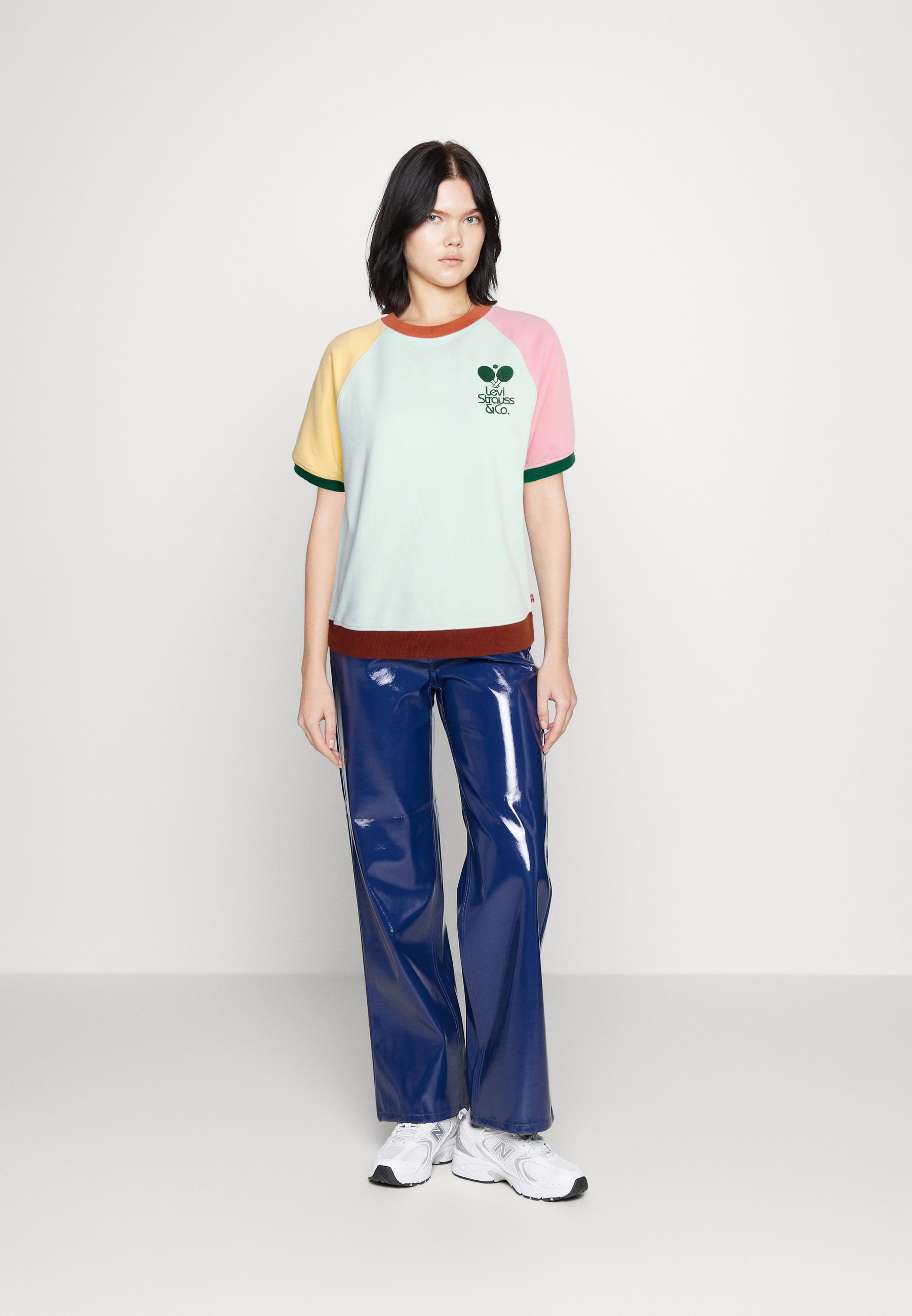 Levi's® GRAPHIC - Print T-shirt - pastel blue/pink/multi-coloured