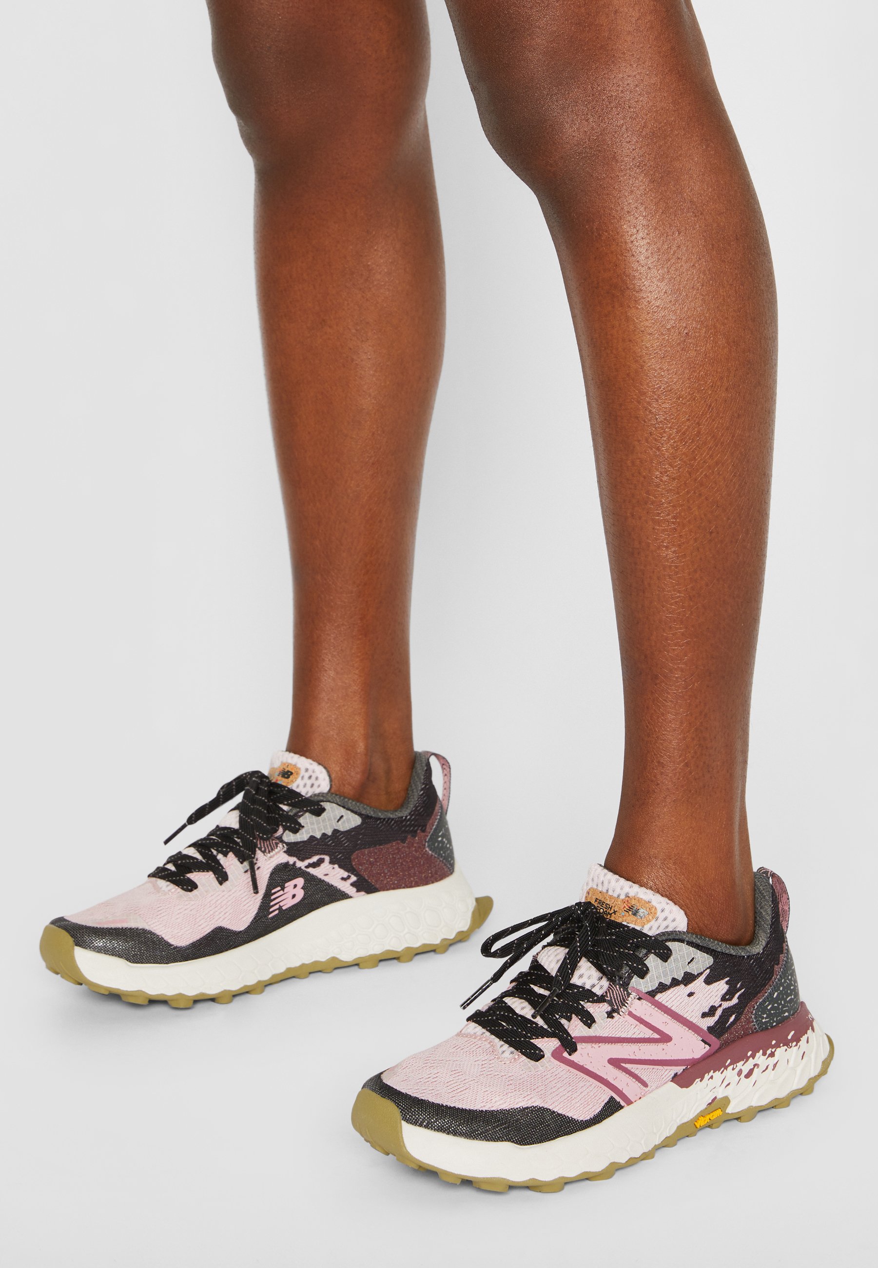 NB FRESH FOAM X HIERRO V7 - Trail running shoes - stone pink/pink