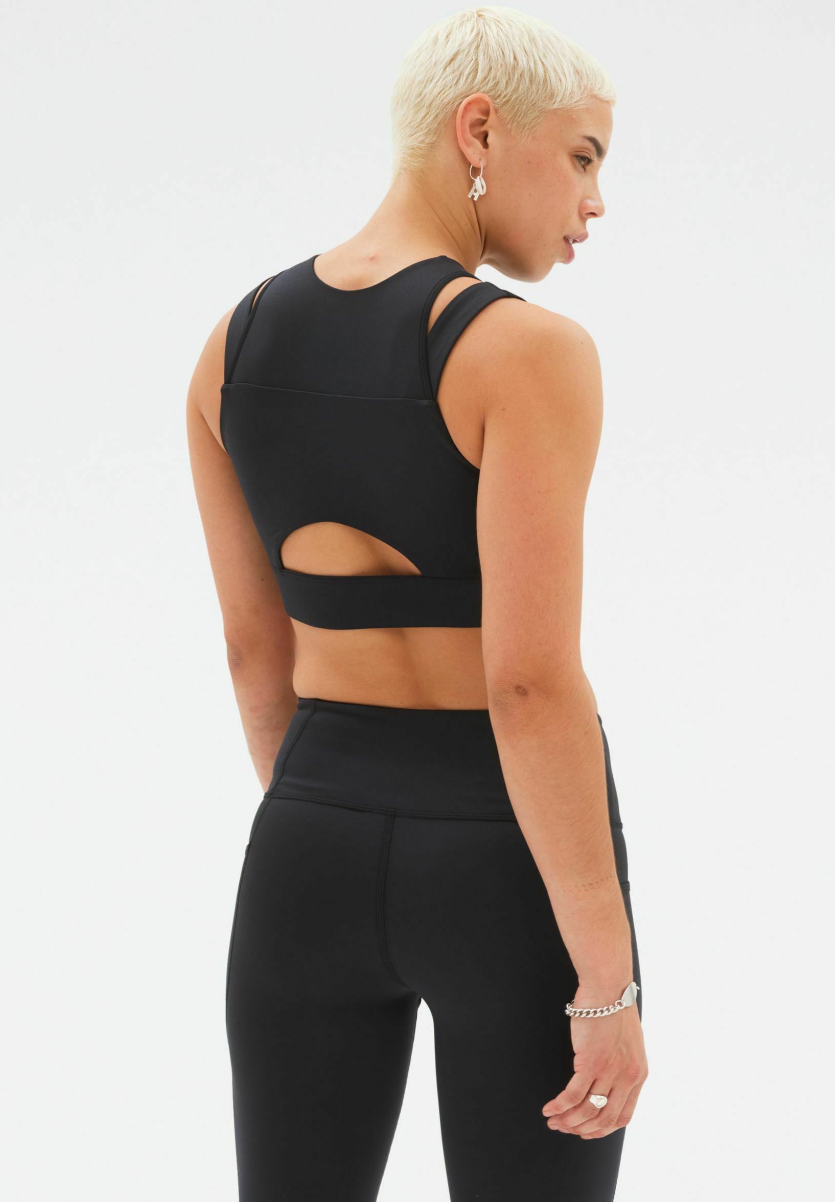 NB SHAPE SHIELD CROP BRA - Medium support sports bra - black