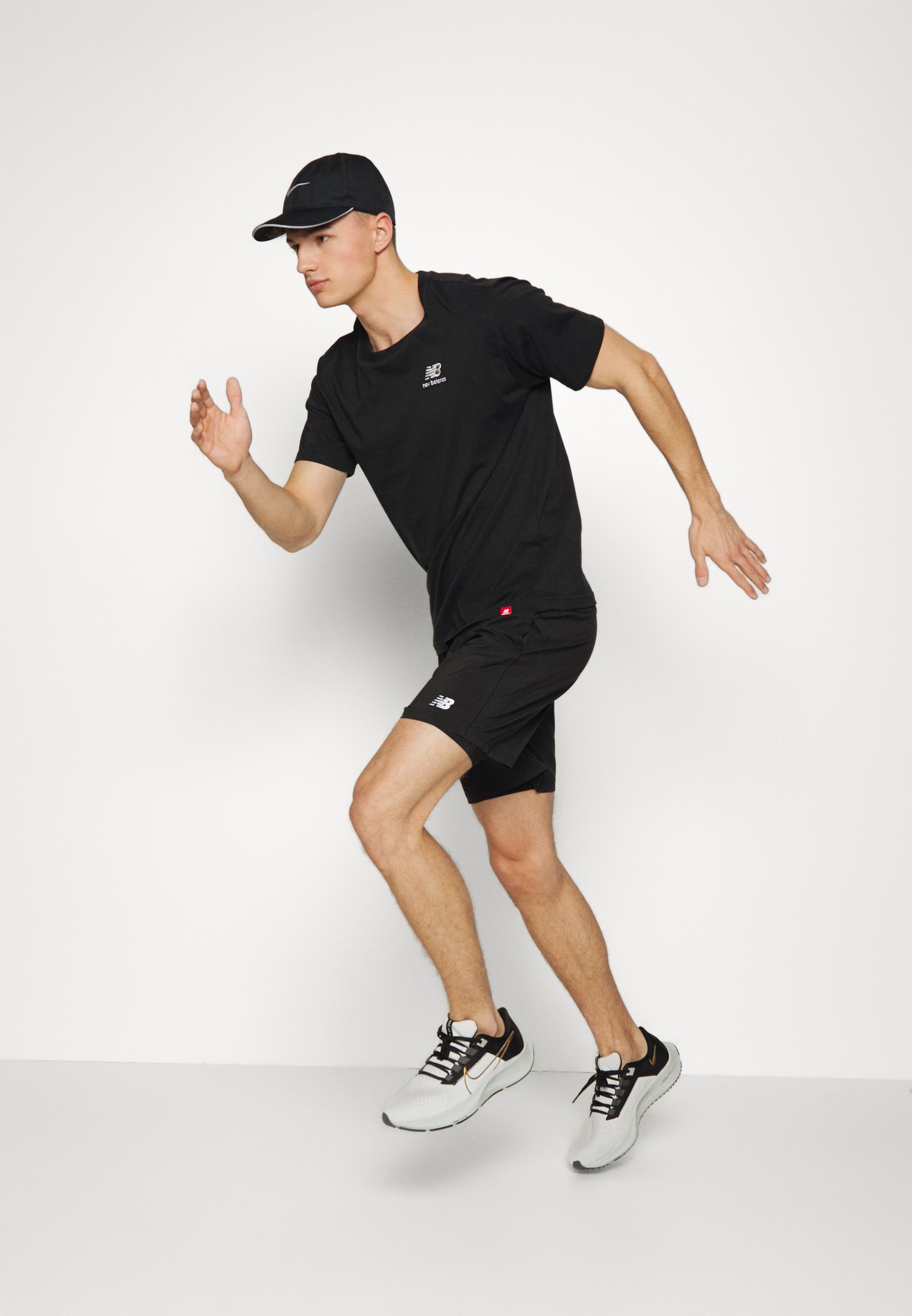NB CORE RUN 2 IN 1 7 INCH SHORT - Sports shorts - black