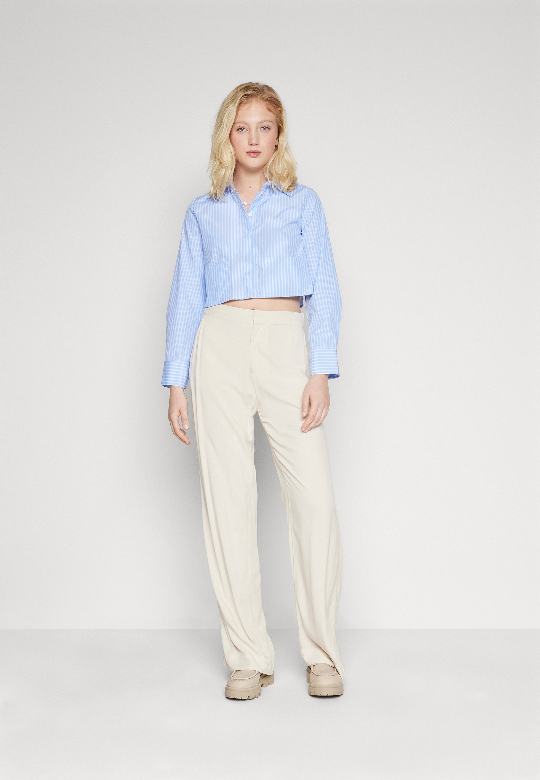 ONLY ONLNOVIA CROPPED POCKET - Button-down blouse - blue/white/blue