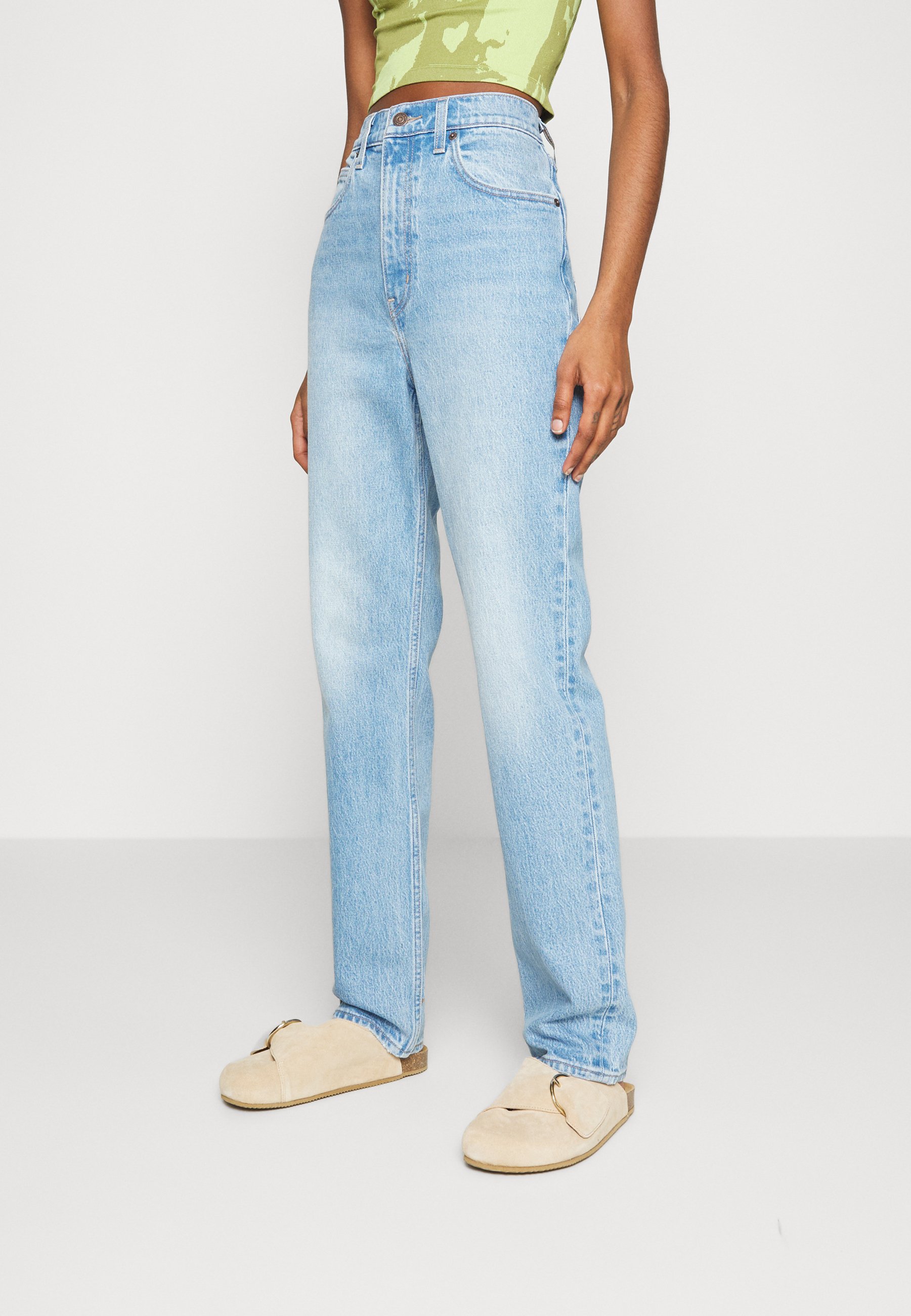 Levi's® 70S HIGH SLIM STRAIGHT - Straight leg jeans - medium indigo worn in/stone blue denim