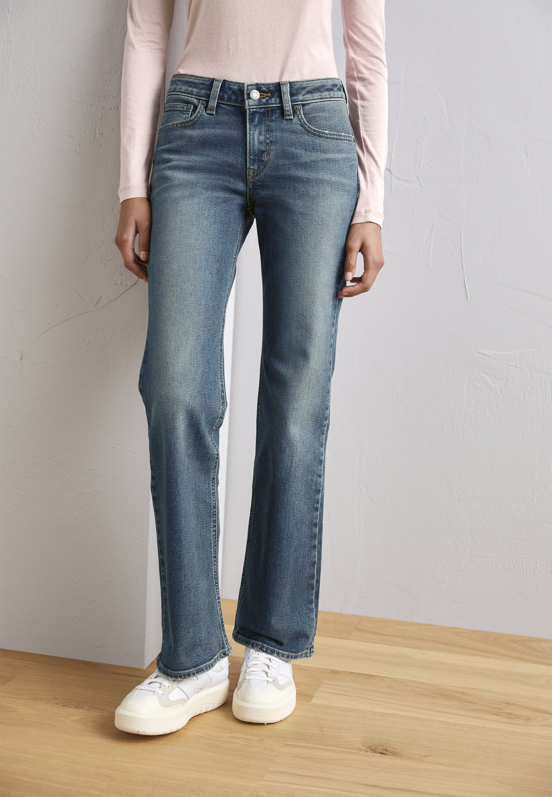Levi's® SUPERLOW BOOT - Bootcut jeans - show on the road/blue denim