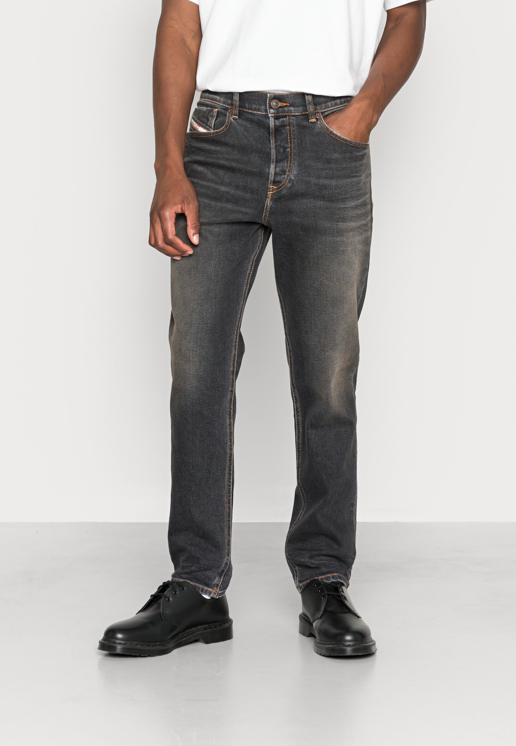 Diesel 2005 D-FINING - Jeans Tapered Fit - 09d66 02/black