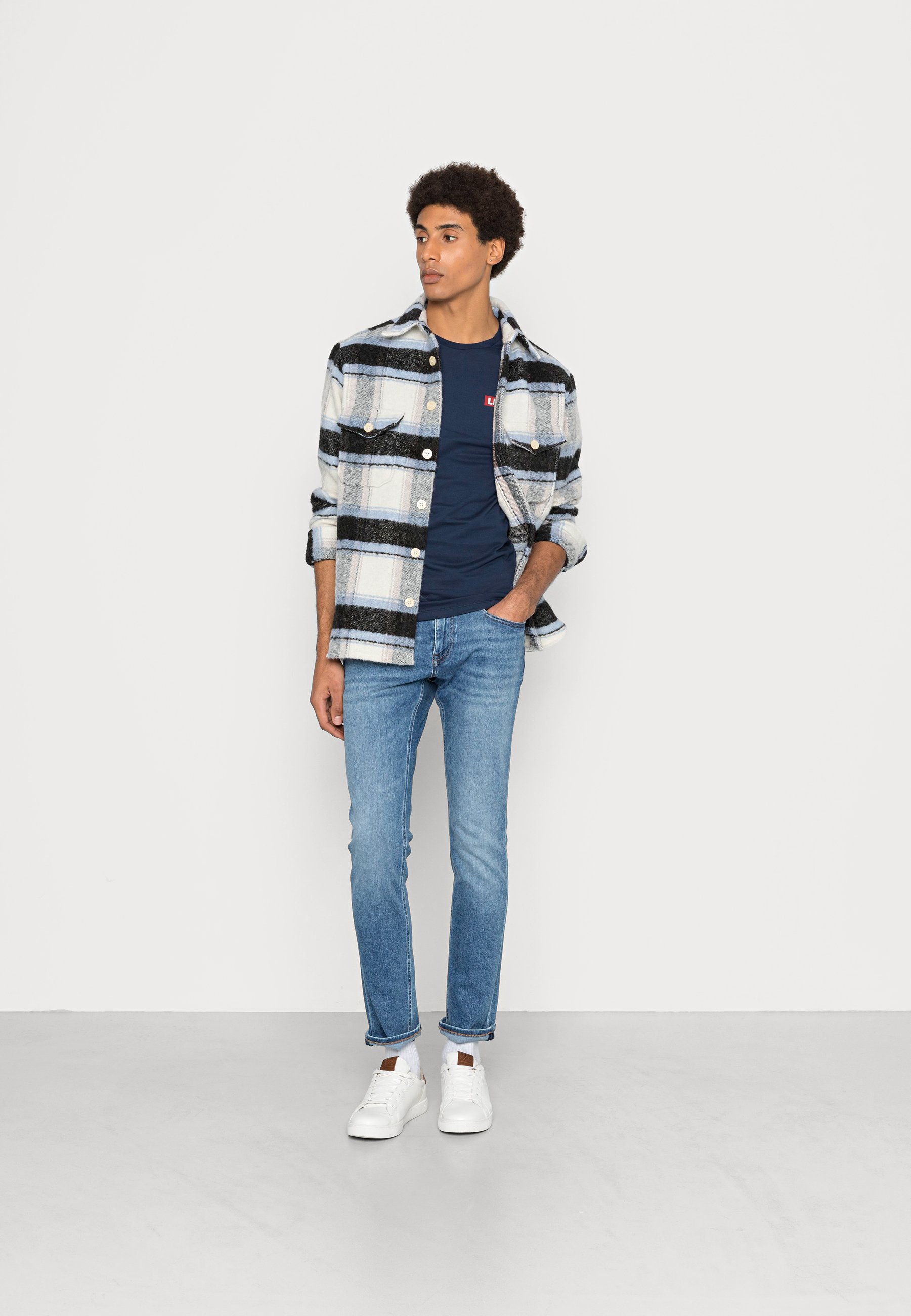 Levi's® CREWNECK GRAPHIC 2 PACK - Basic T-shirt - babytab white/dress blues/dark blue